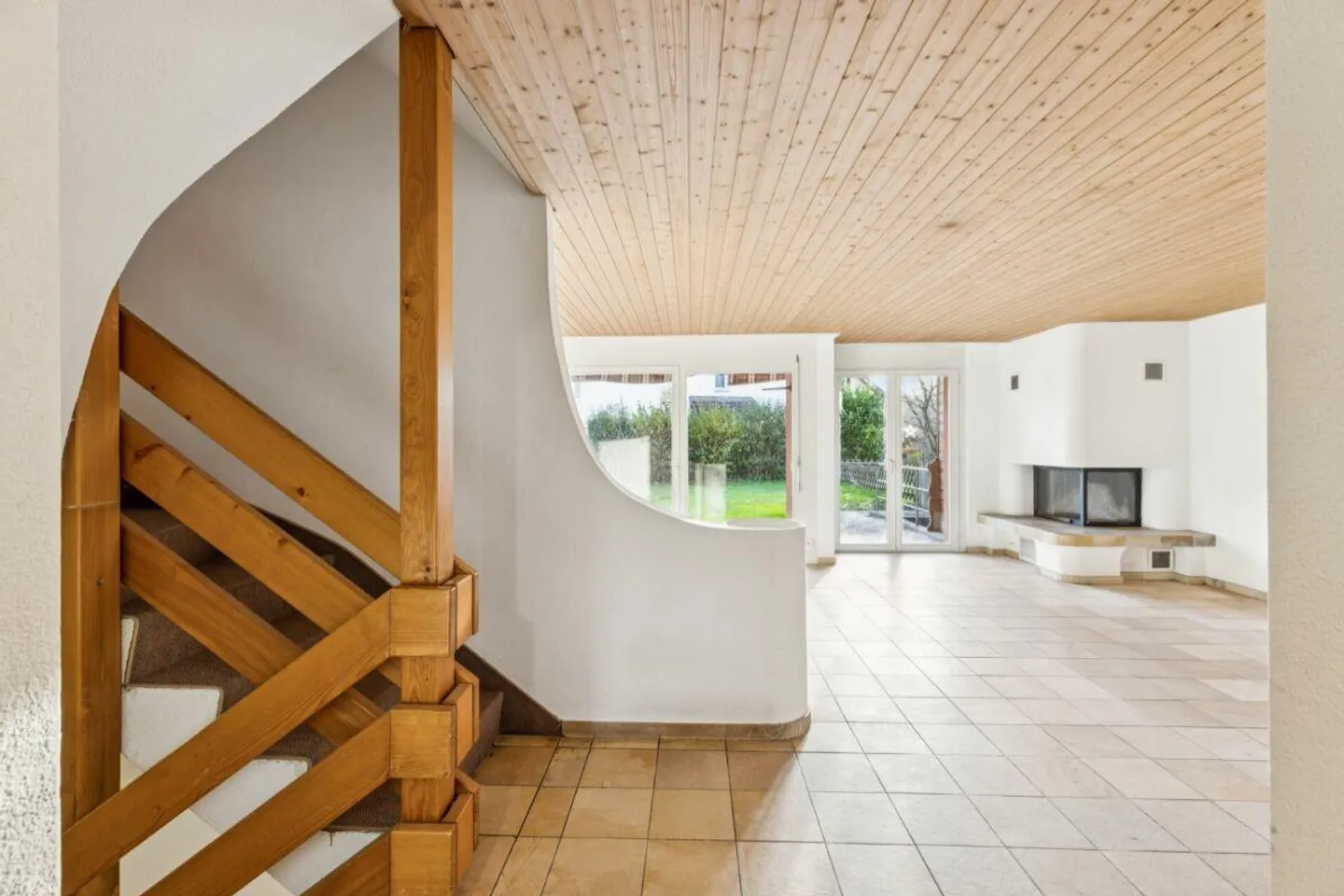 Spacious living in the heart of Hagendorn - Photo 5 of 26