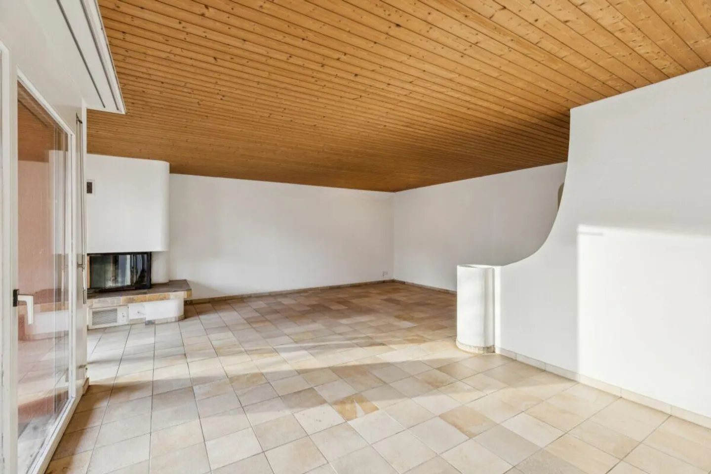 Spacious living in the heart of Hagendorn - Photo 8 of 26