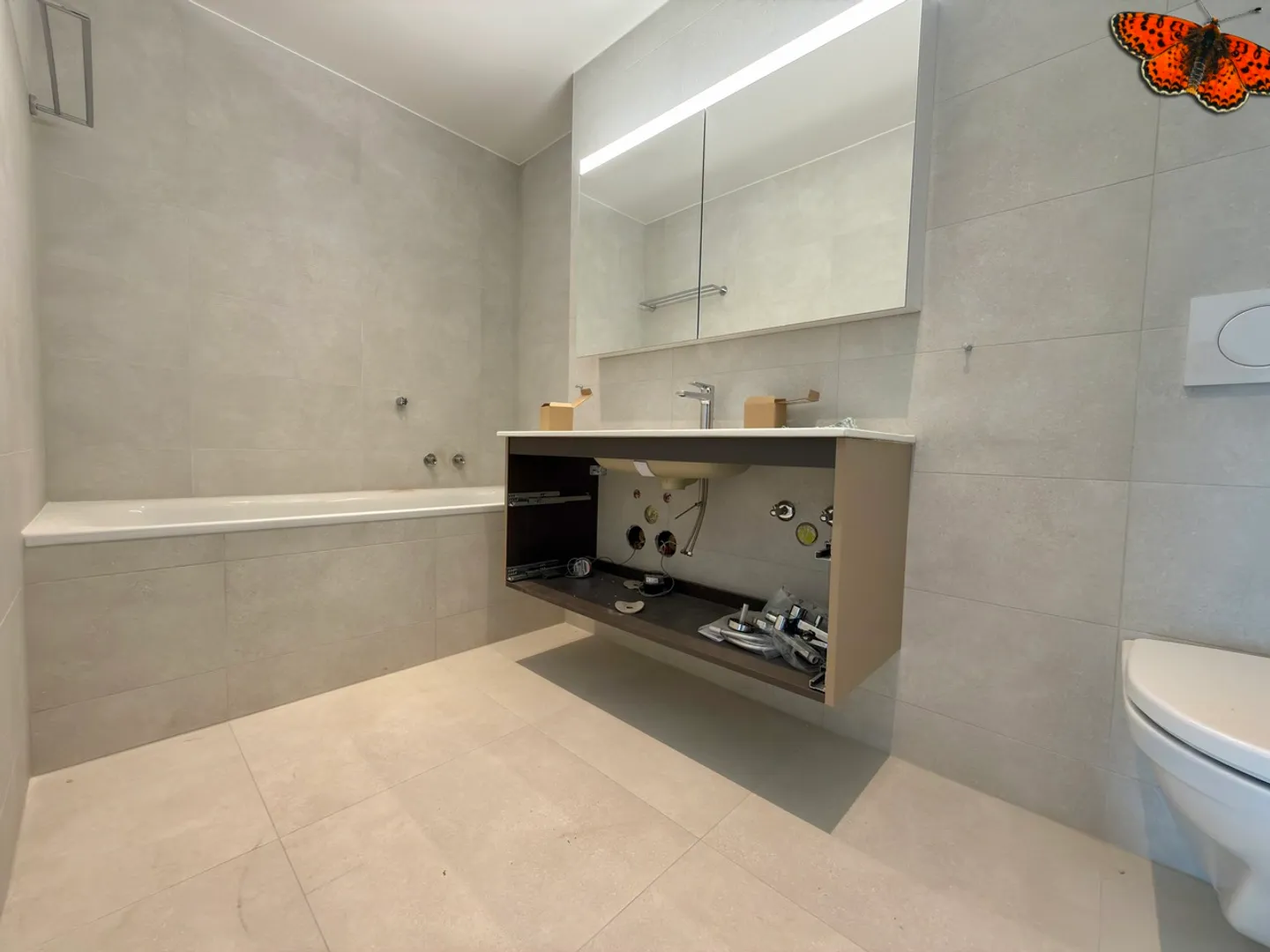 3 ½ NEUE ZIMMER IM 1. STOCK - VAULRUZ - Foto 5 von 8