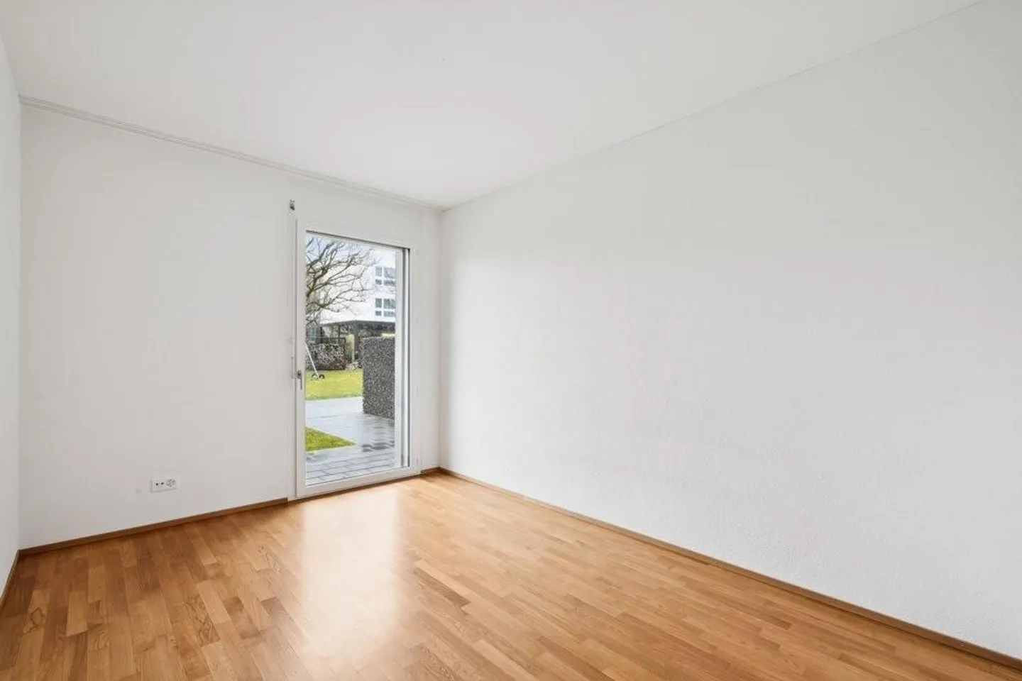 Beaucoup d'espace de vie et deux espaces de sièges couverts - Photo 6 sur 12