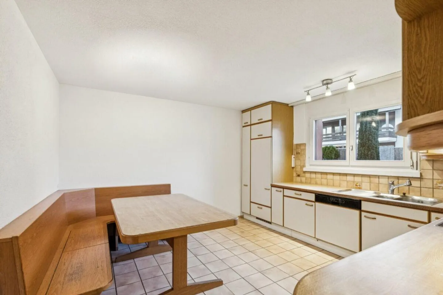 Spacious living in the heart of Hagendorn - Photo 10 of 26