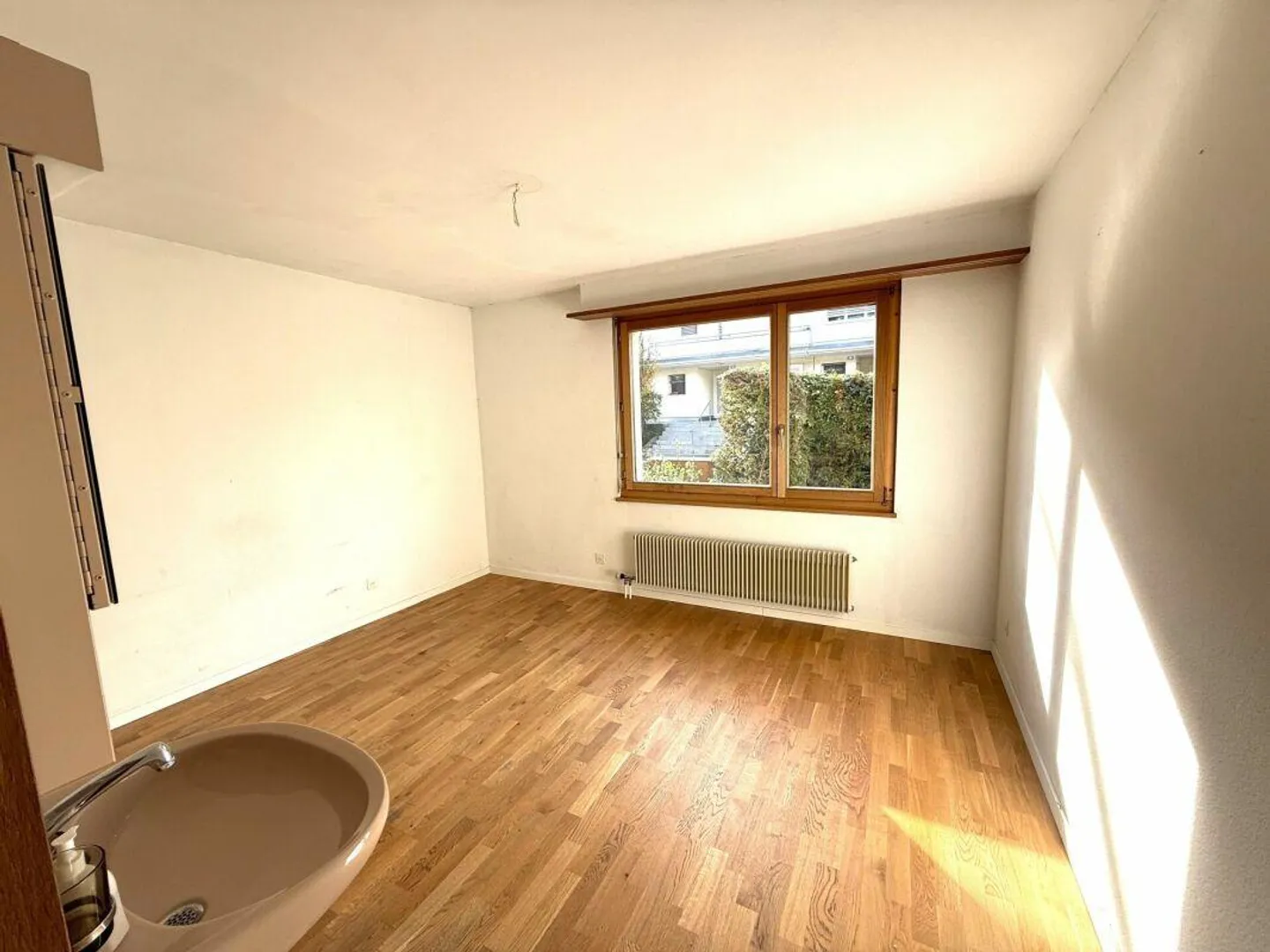 Sonnige 4.5-Zimmer-Erdgeschosswohnung im beliebten Riehen mit Hobbyraum, ausbaubarem  Estrich und viel Entwicklungspotential - Foto 9 von 12