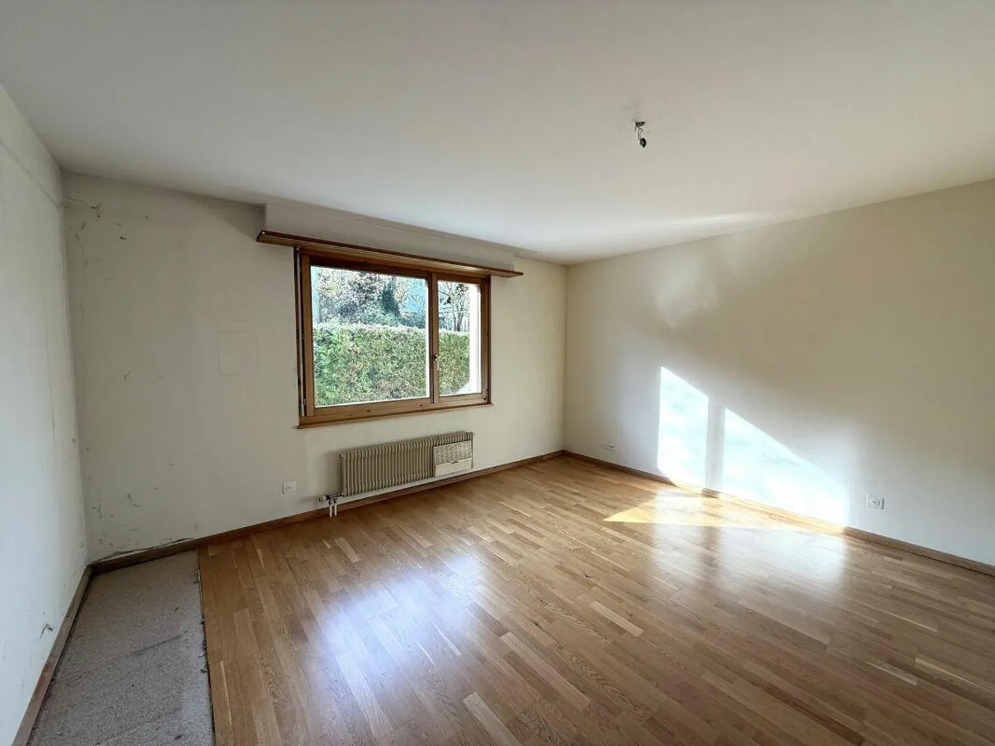 Sonnige 4.5-Zimmer-Erdgeschosswohnung im beliebten Riehen mit Hobbyraum, ausbaubarem  Estrich und viel Entwicklungspotential - Foto 10 von 12