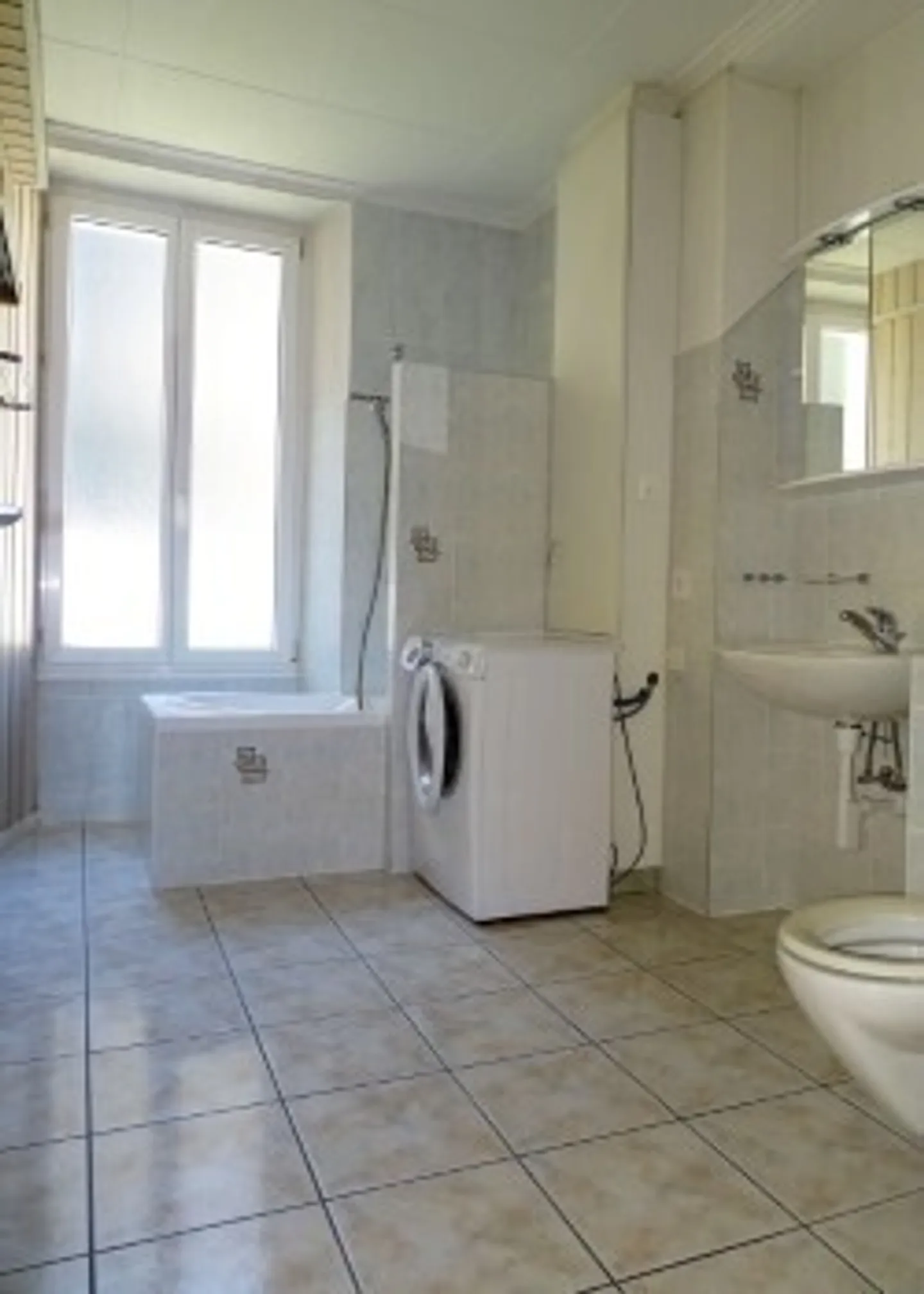 2.5 rooms on the 1st floor - Photo 2 of 16