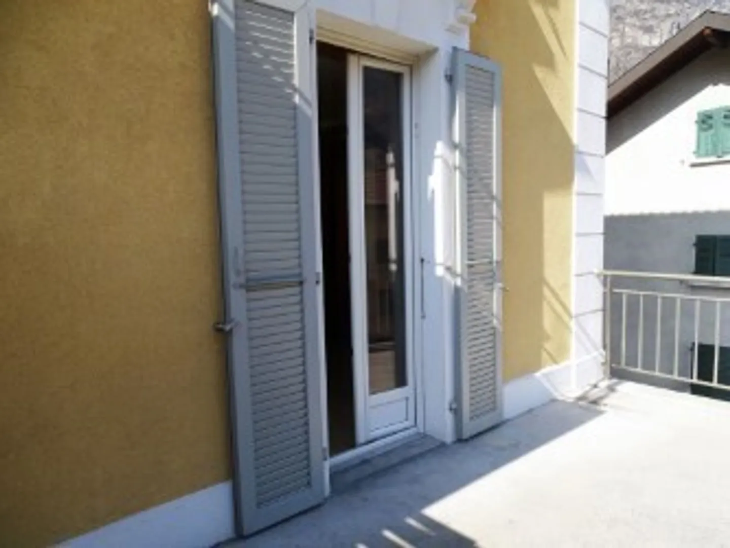 2.5 rooms on the 1st floor - Photo 3 of 16