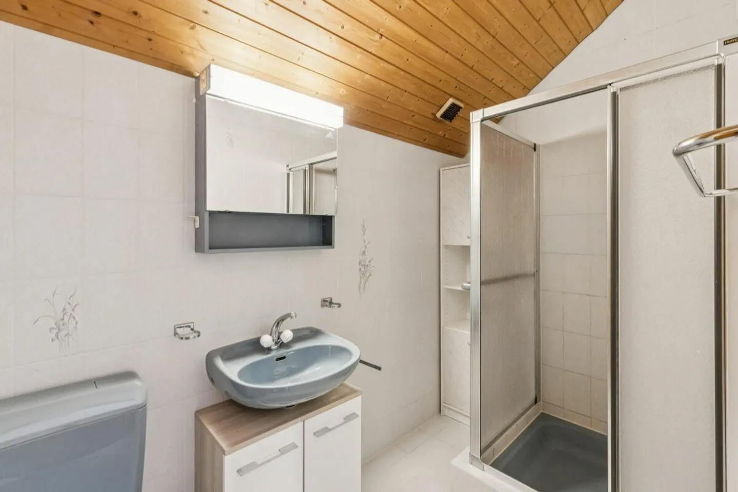 Spacious living in the heart of Hagendorn - Photo 22 of 26