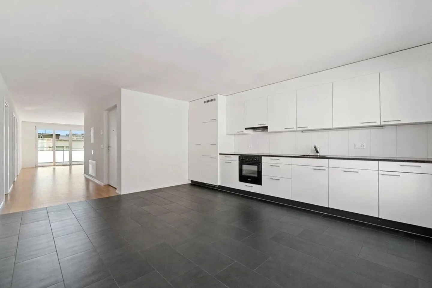 Modernes Apartment in Biel - Foto 3 von 12