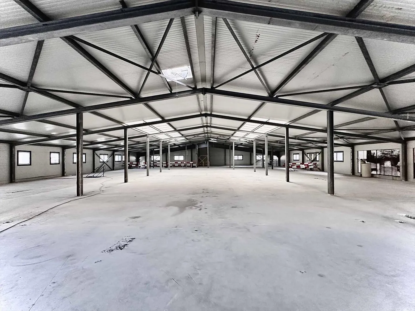 Industriehalle von 2350 m2 zum Verkauf in der Region Sion - Foto 1 von 3
