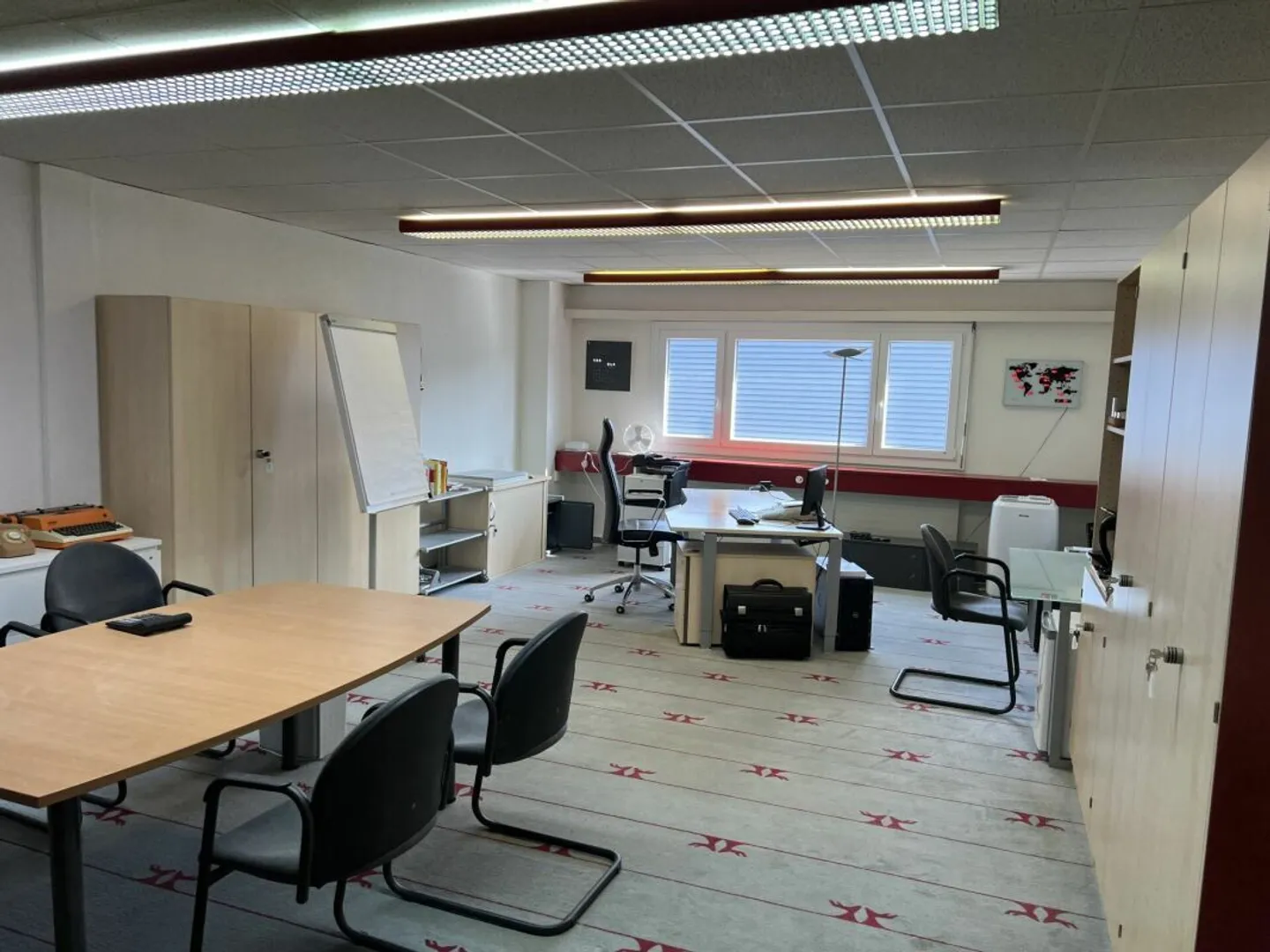 Attractive commercial space - Photo 2 of 4