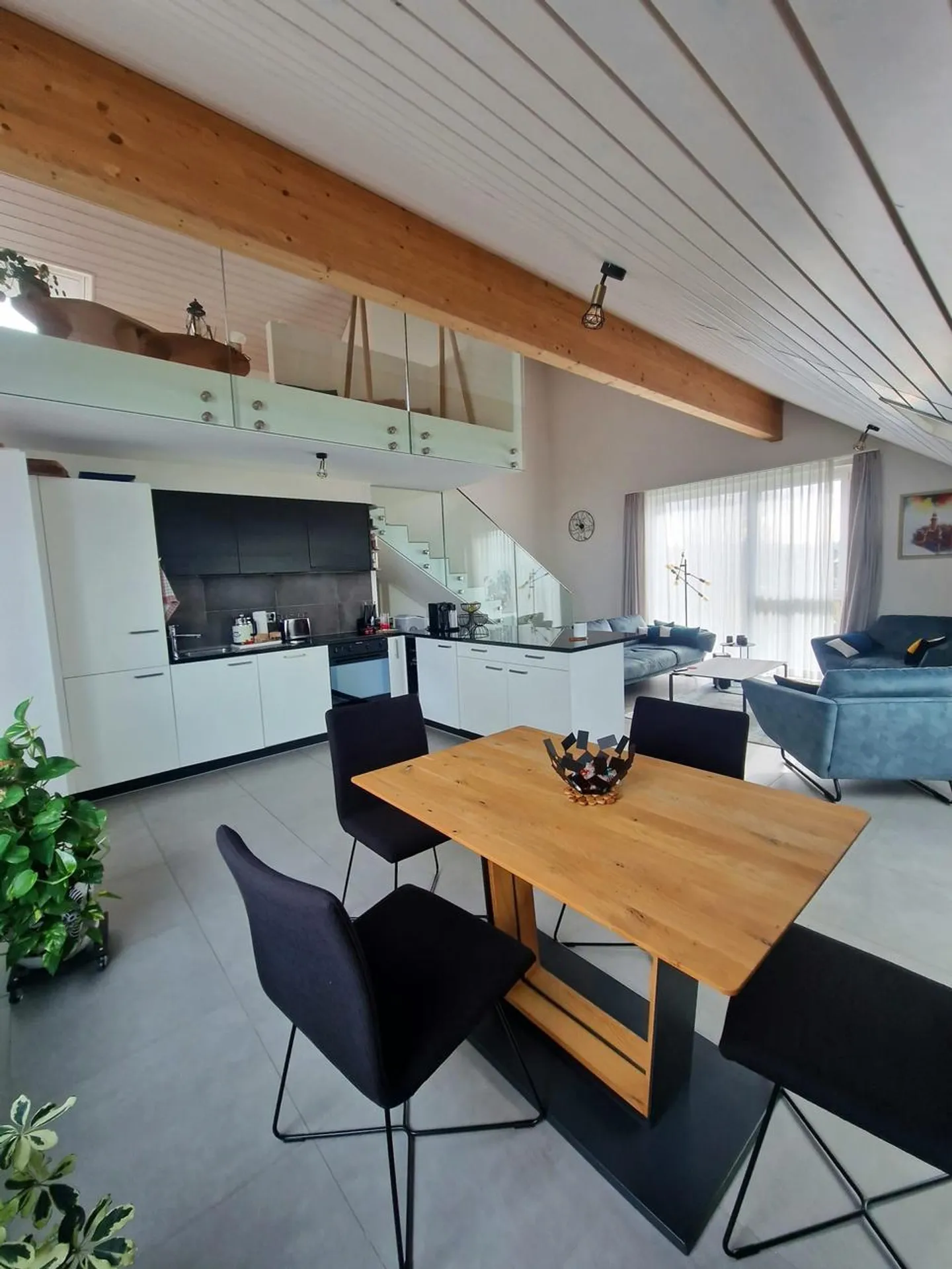 Stunning recent duplex of 3.5 rooms with partial lake view - Photo 4 of 12