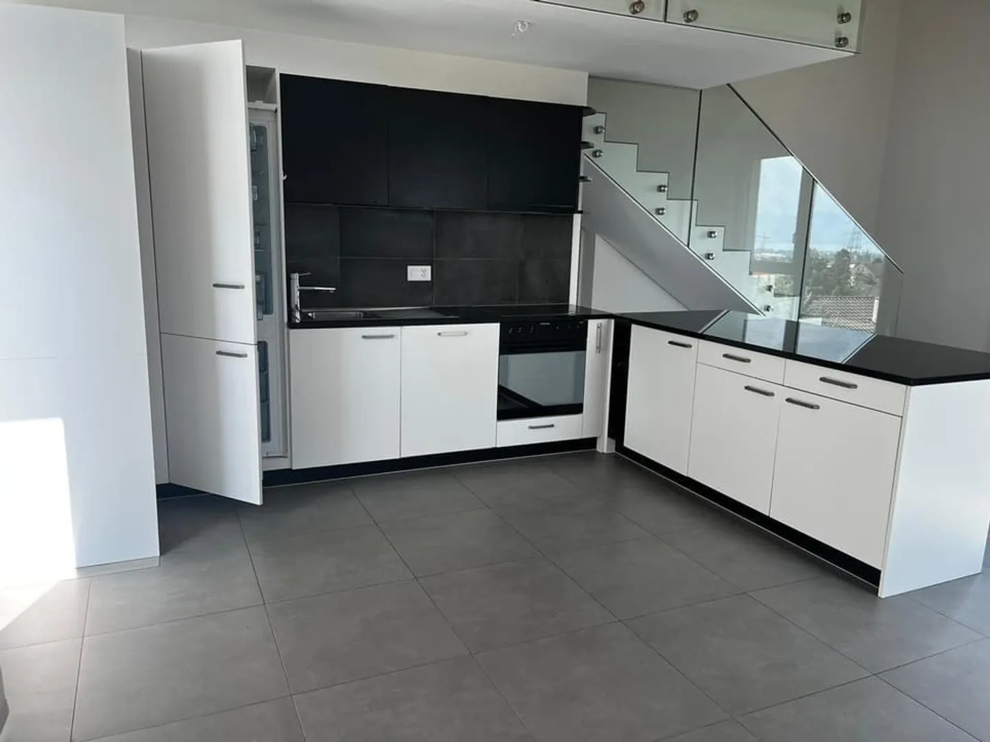 Stunning recent duplex of 3.5 rooms with partial lake view - Photo 5 of 12