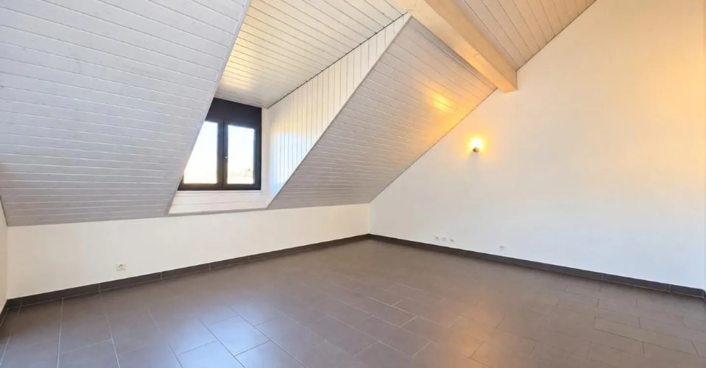 Modern 2-room apartment with balcony - Photo 2 of 11