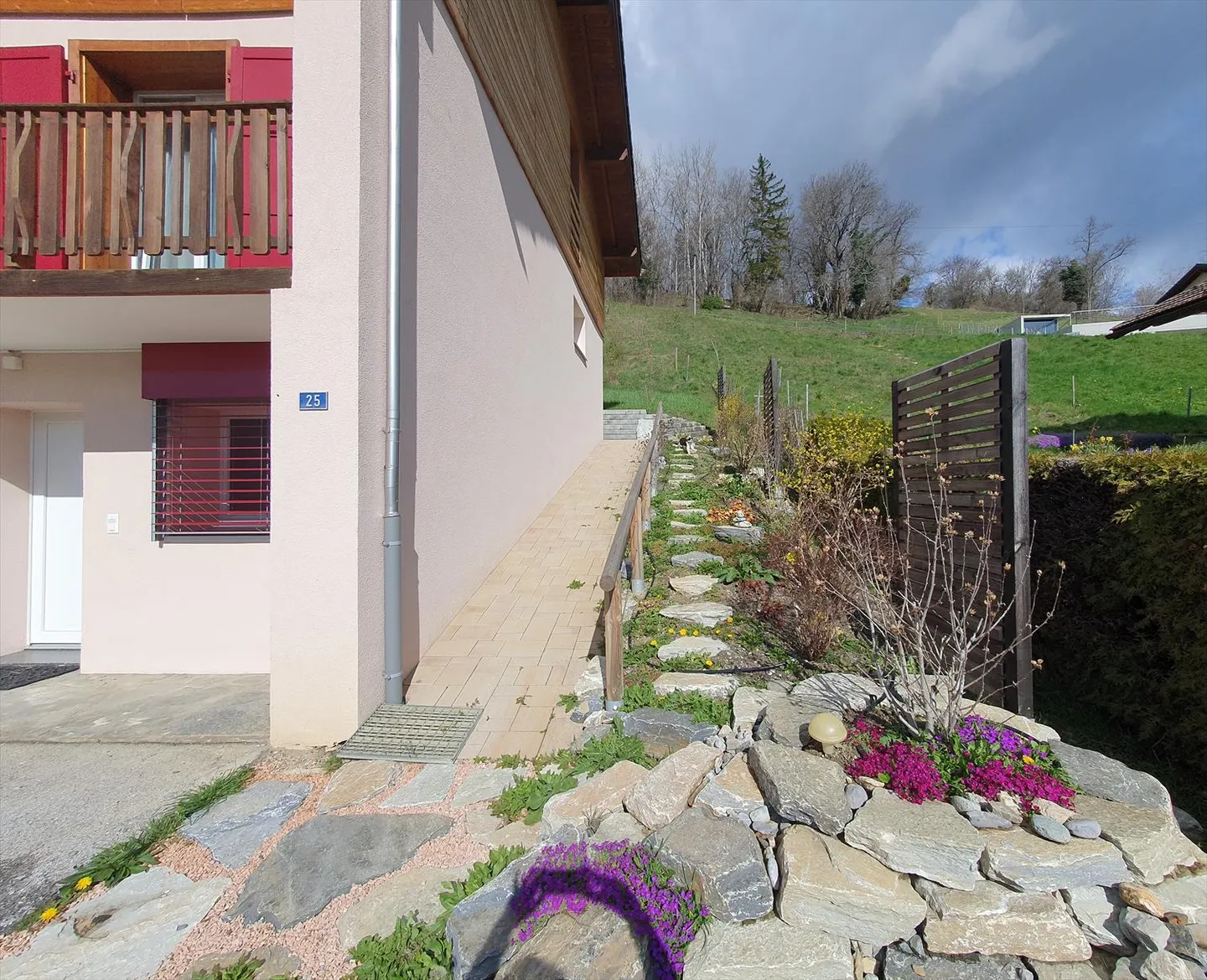 Incantevole casa familiare con vista panoramica a Luc (Ayent) - Foto 1 di 16