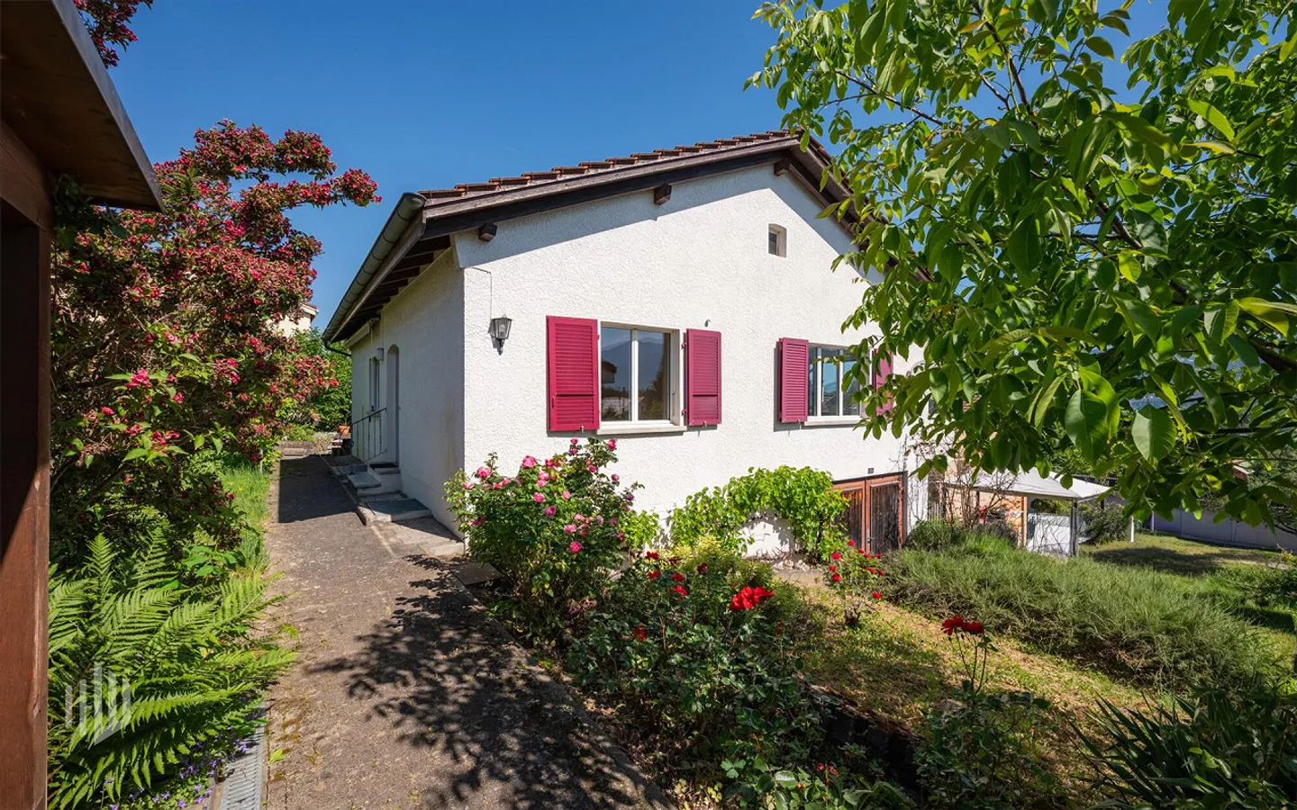 Charmantes Einfamilienhaus mit Seesicht - Foto 2 von 8