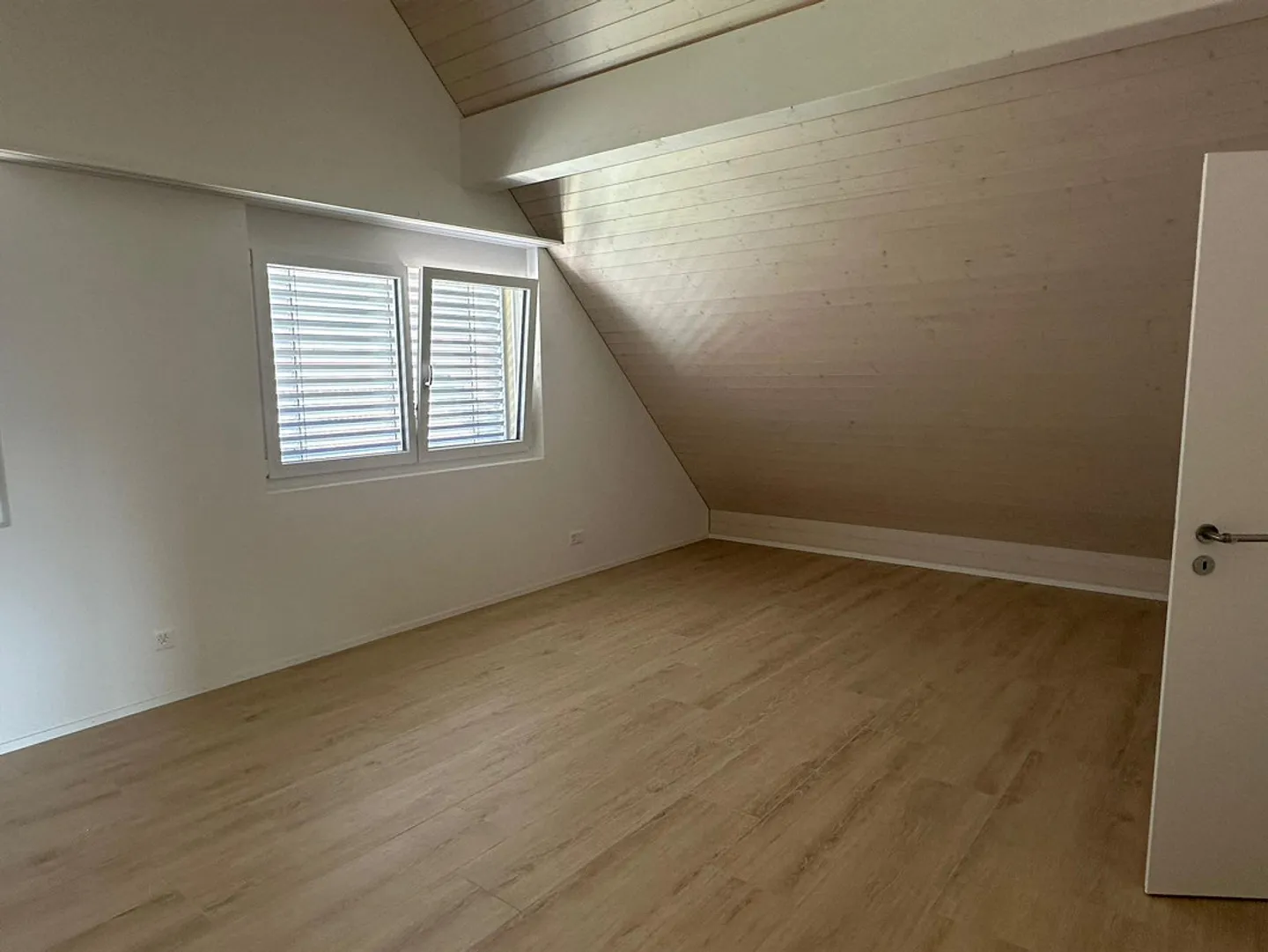 Penthouse extraordinaire avec une hauteur de plafond impressionnante - Photo 6 sur 7