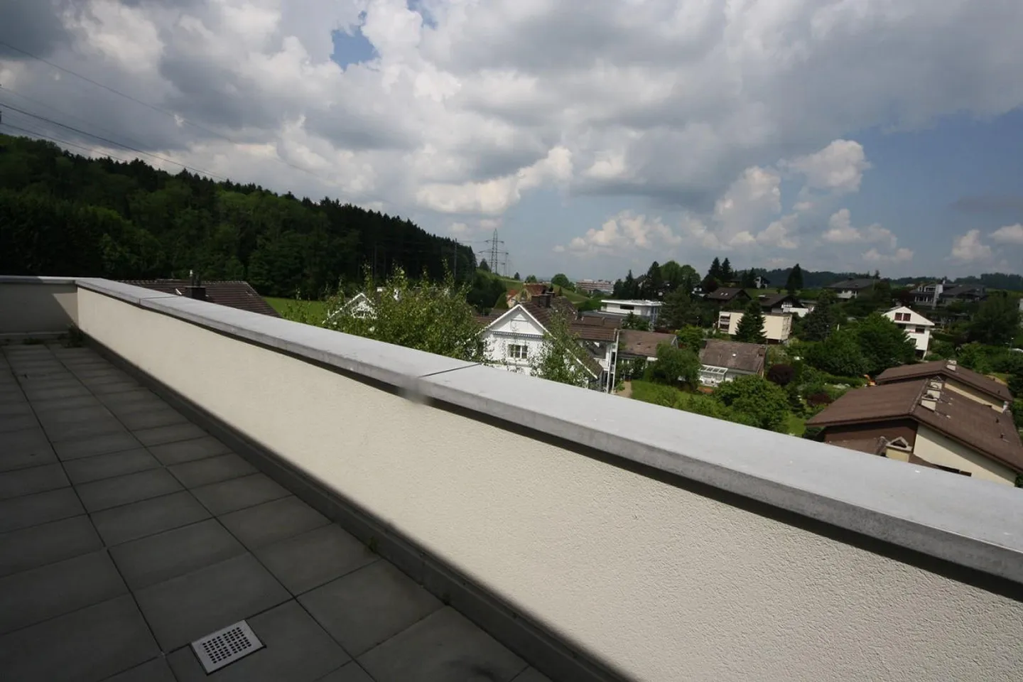 Appartamento attico di 4,5 stanze in una posizione tranquilla - Foto 1 di 11