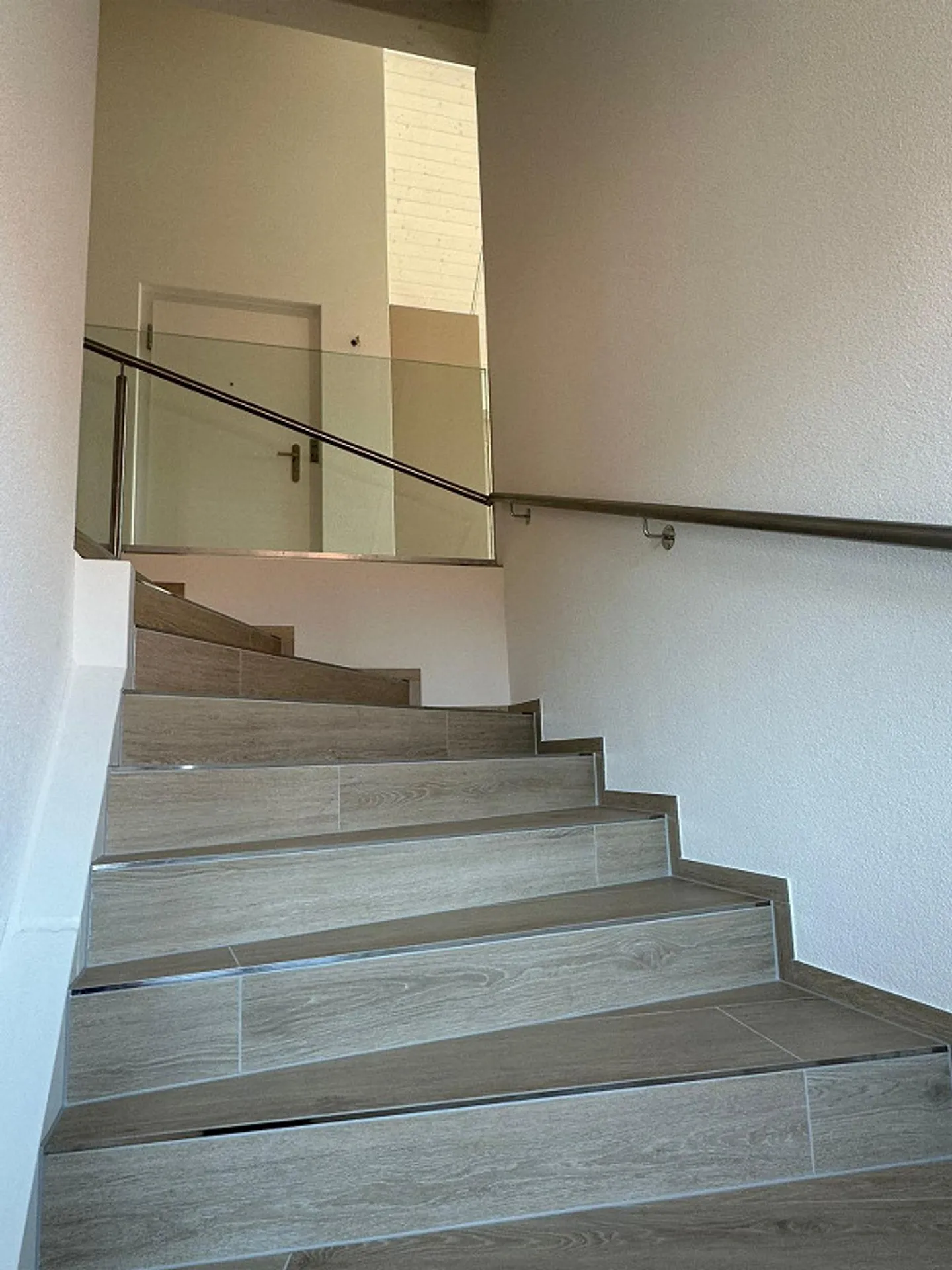 Penthouse extraordinaire avec une hauteur de plafond impressionnante - Photo 4 sur 7