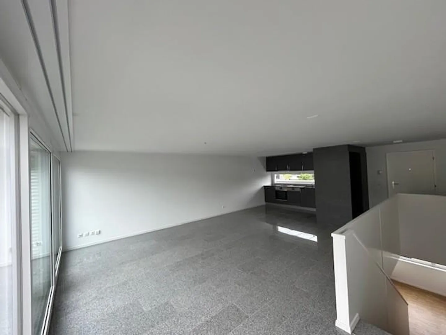 Appartamento attico di 4,5 stanze in una posizione tranquilla - Foto 2 di 11