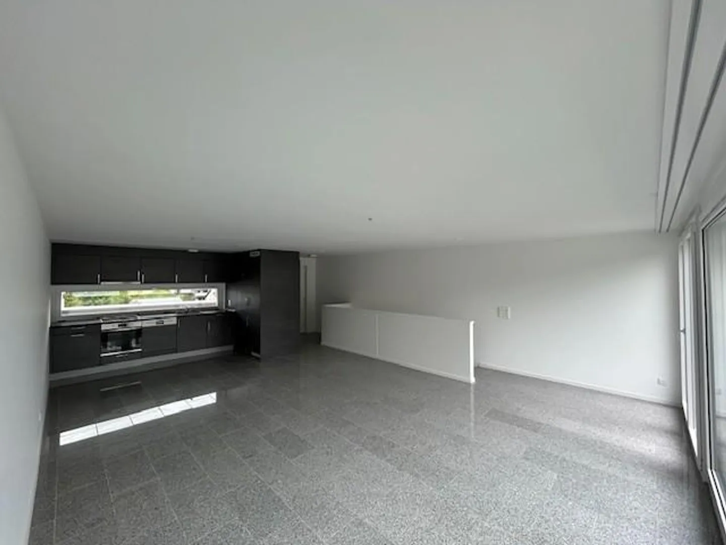 Appartamento attico di 4,5 stanze in una posizione tranquilla - Foto 3 di 11