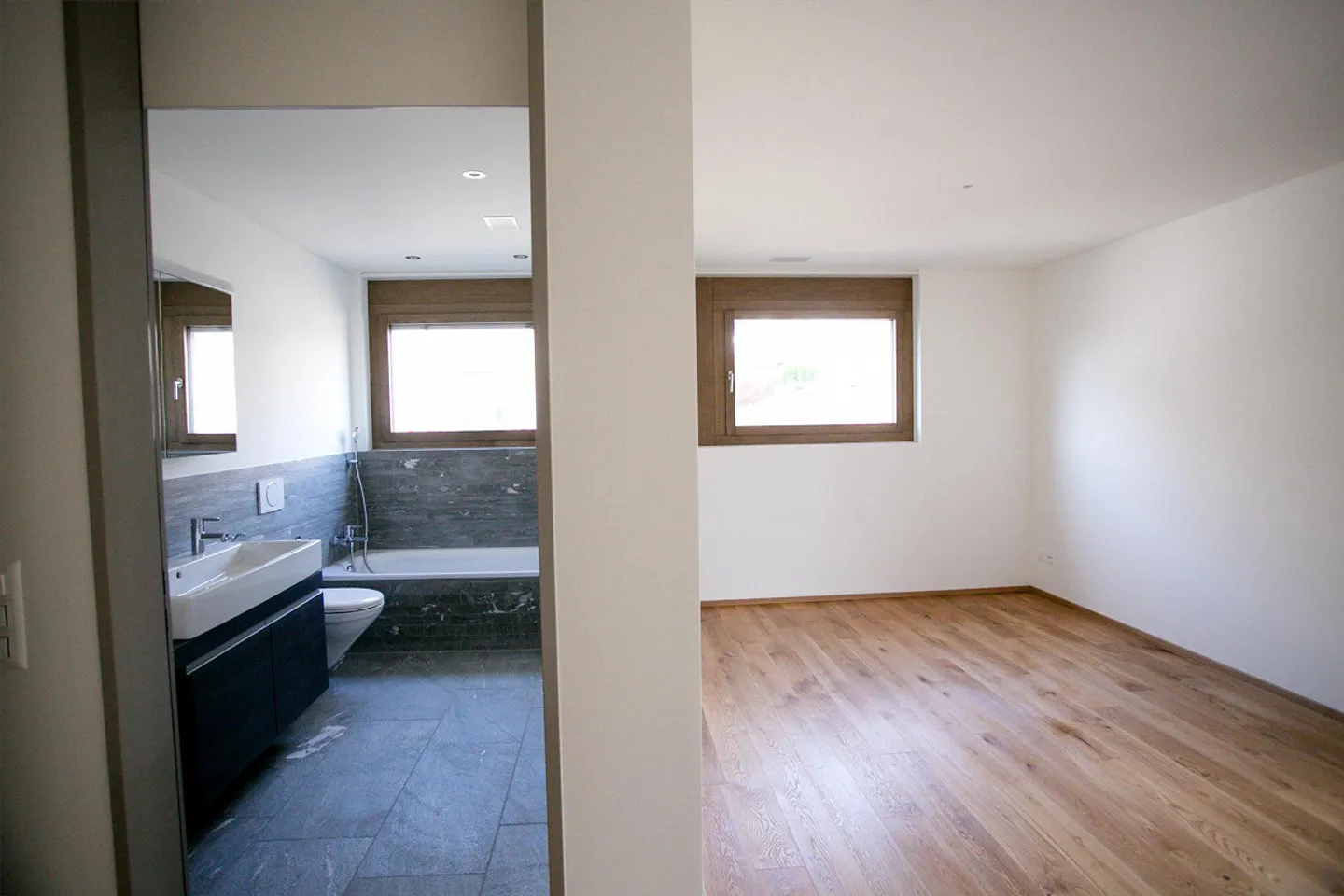 Superbe appartement de 4,5 pièces avec les plus beaux matériaux - Photo 3 sur 7