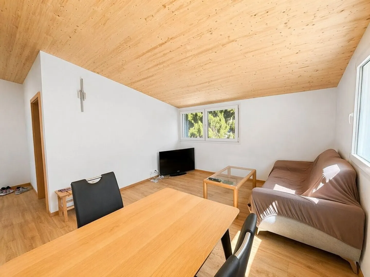 Bright 2.5 Room Apartment - Photo 2 of 5