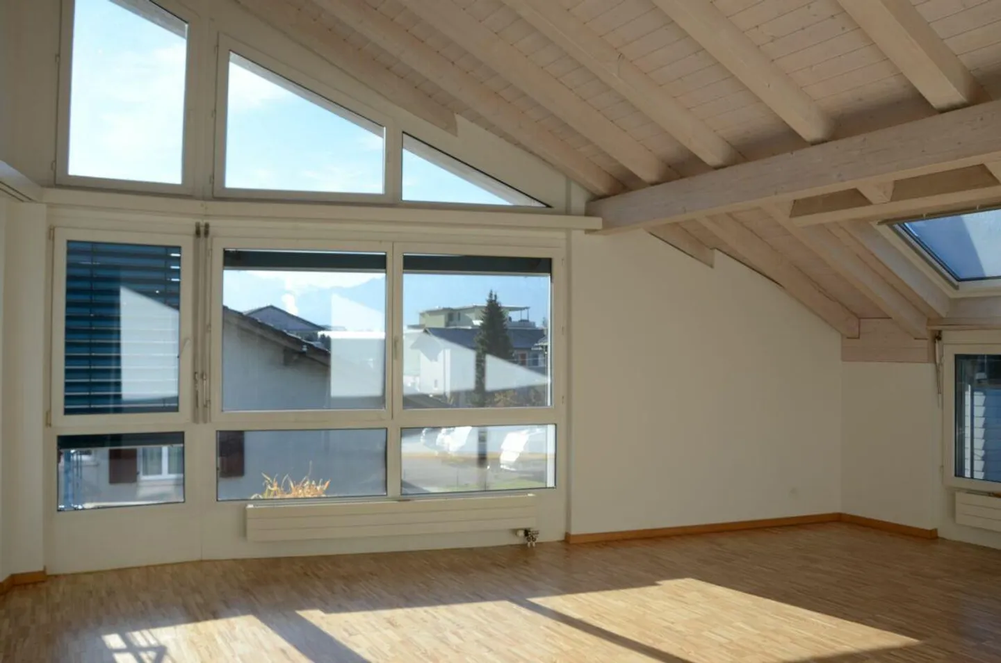 Sonnige 4.5 Zimmerwohnung mit Galerie - Foto 5 von 15