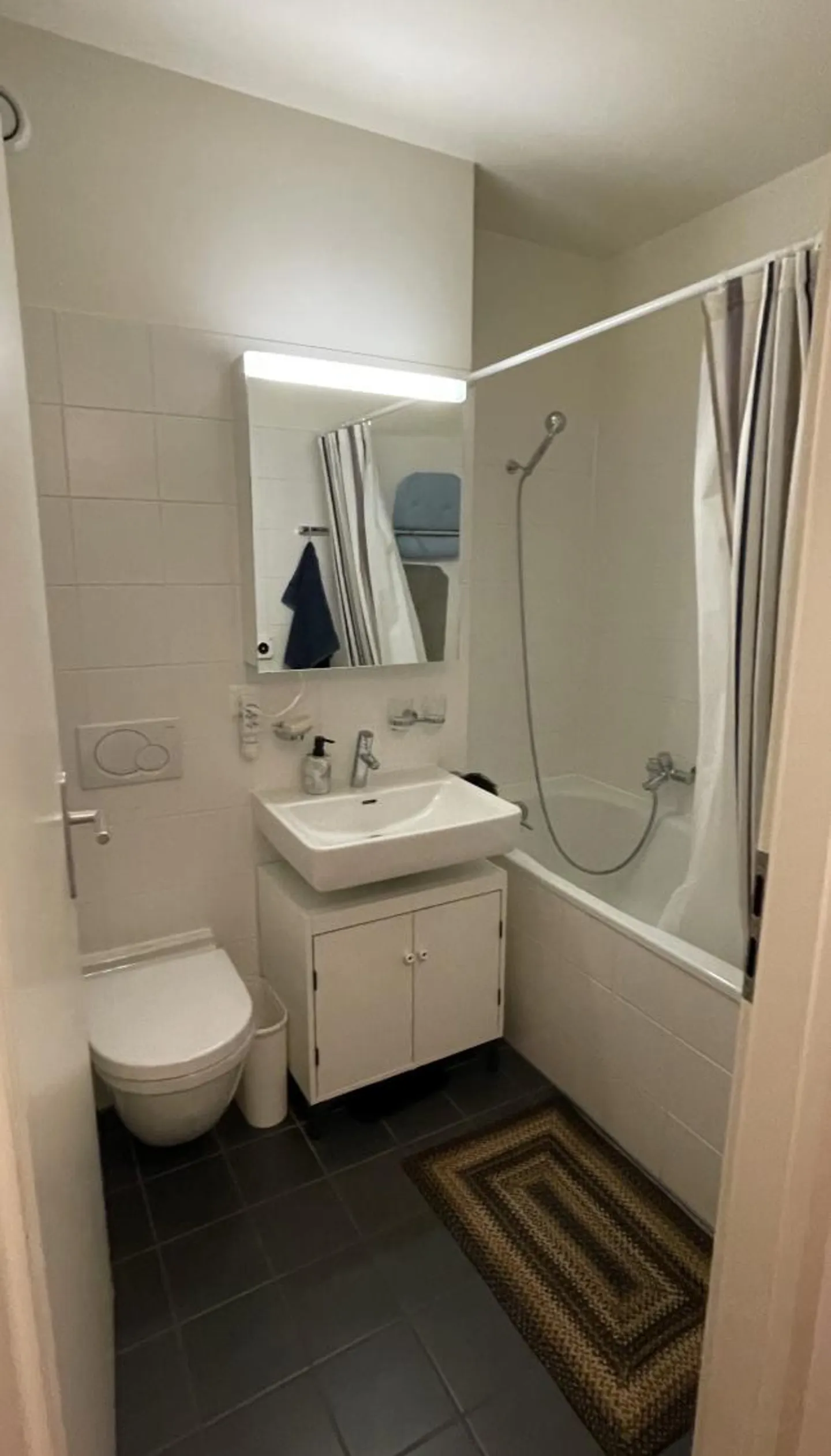 Spacious 6-room apartment on the 6th floor - Photo 1 of 6