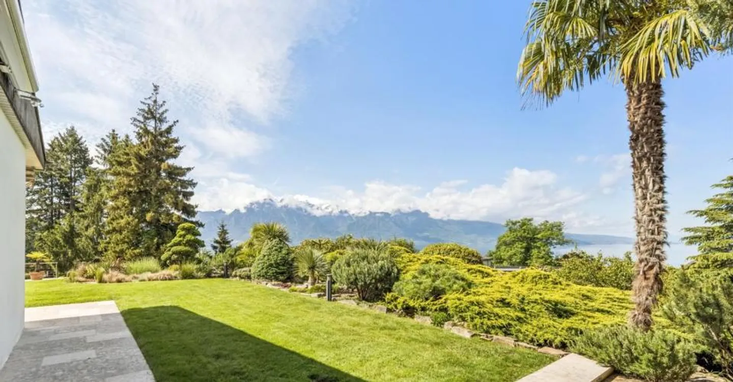 Unique property combining contemporary volumes, nature, and spectacular views - Photo 7 of 12