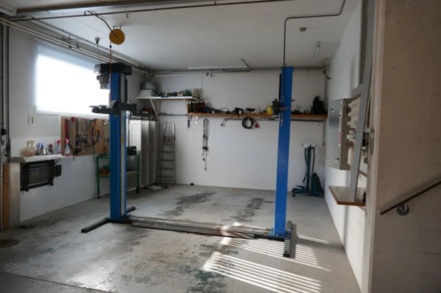 Single-family house with large garage and garden in Flüh - Photo 4 of 13