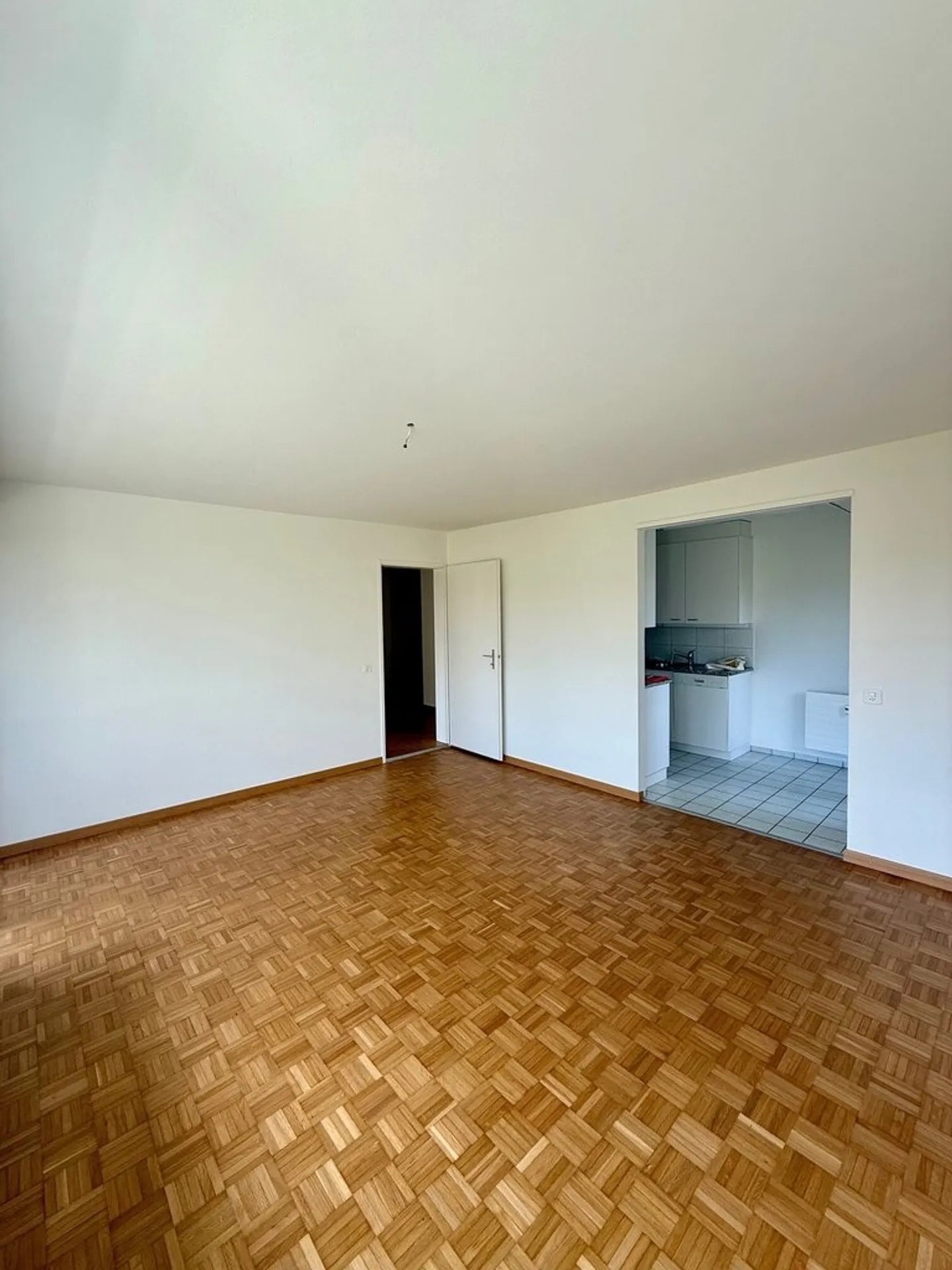 Modern 3-Room Apartment - Photo 2 of 8
