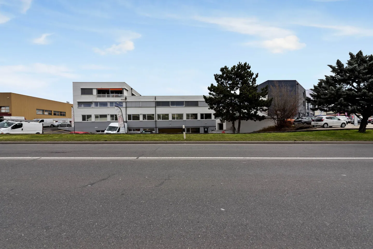 69 m² office space for rent – 2nd floor, strategic location - Photo 4 of 6