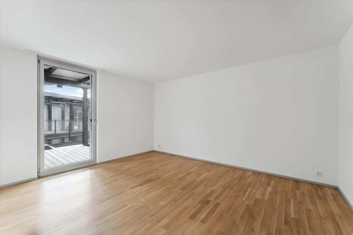 Modern apartment in the best location by the train station - Photo 6 of 9