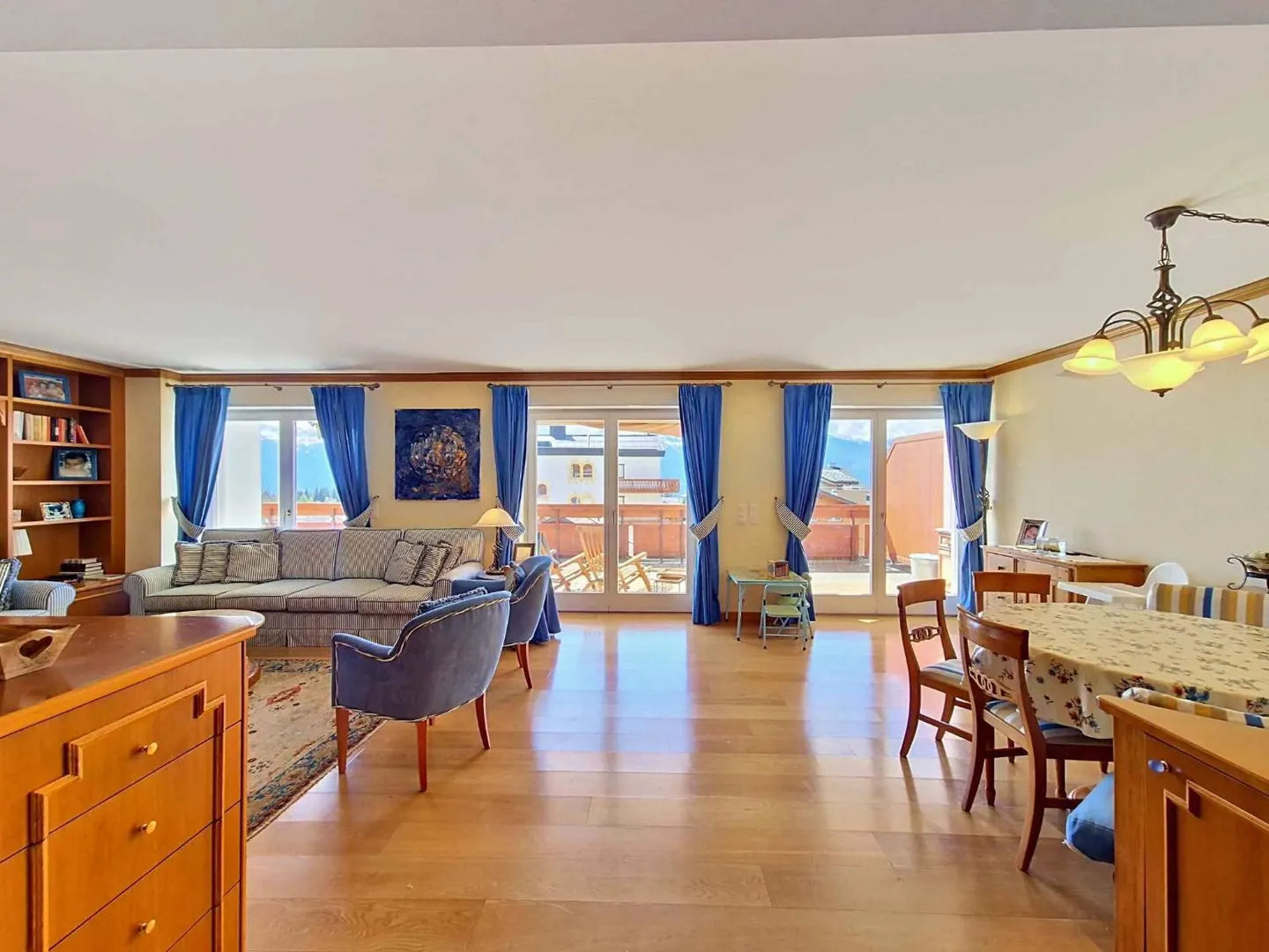 Geräumige 7.5 Zimmerwohnung - Foto 2 von 10