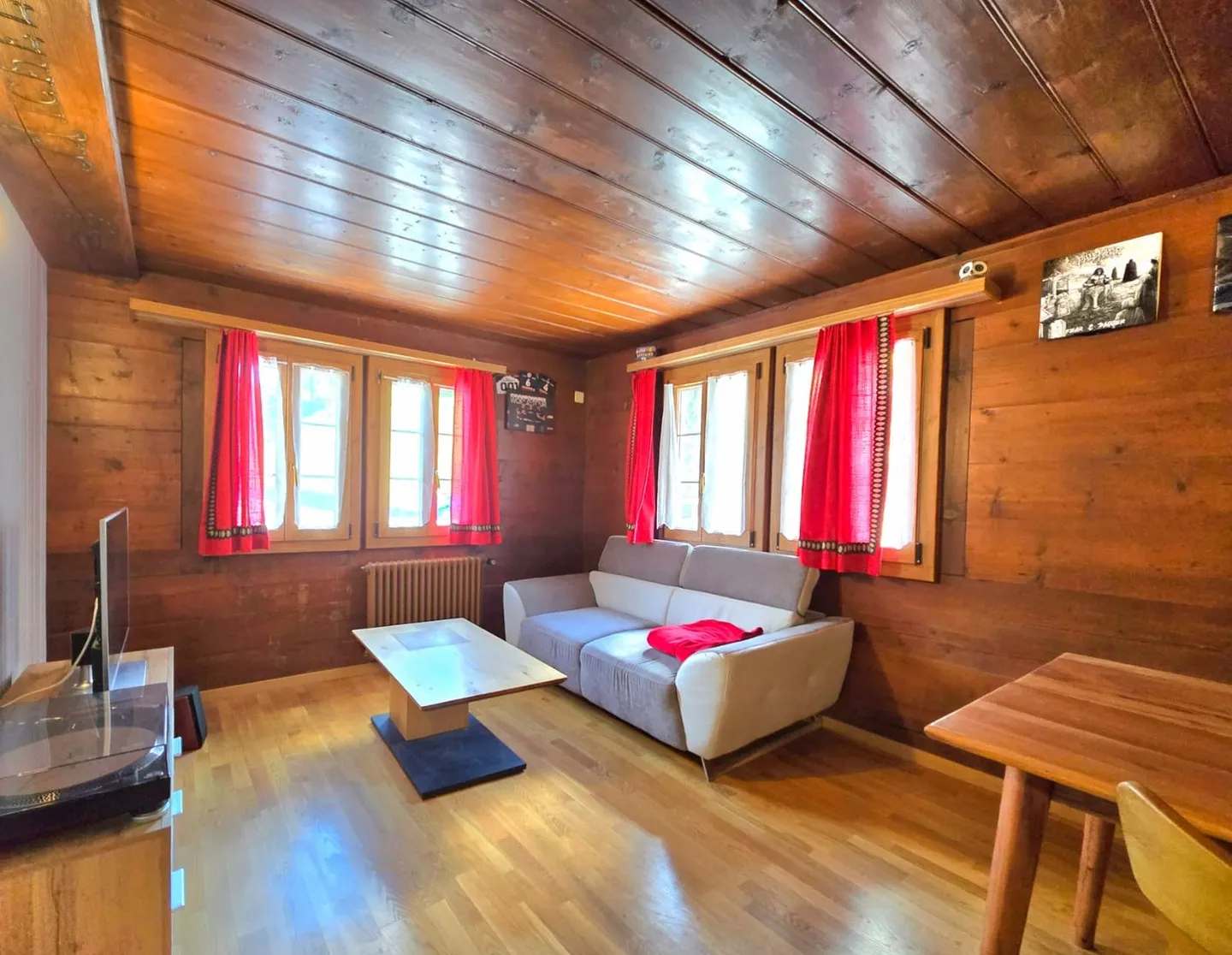 3.5 Room Apartment and Commercial Space with Potential for Conversion into a Duplex in Euseigne - Photo 4 of 27