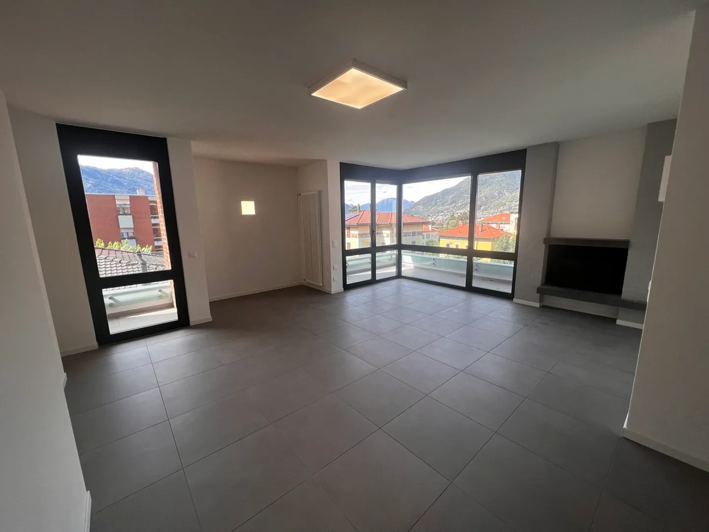 Appartement 5.5 pièces à louer dans un bâtiment récemment rénové - Photo 2 sur 13