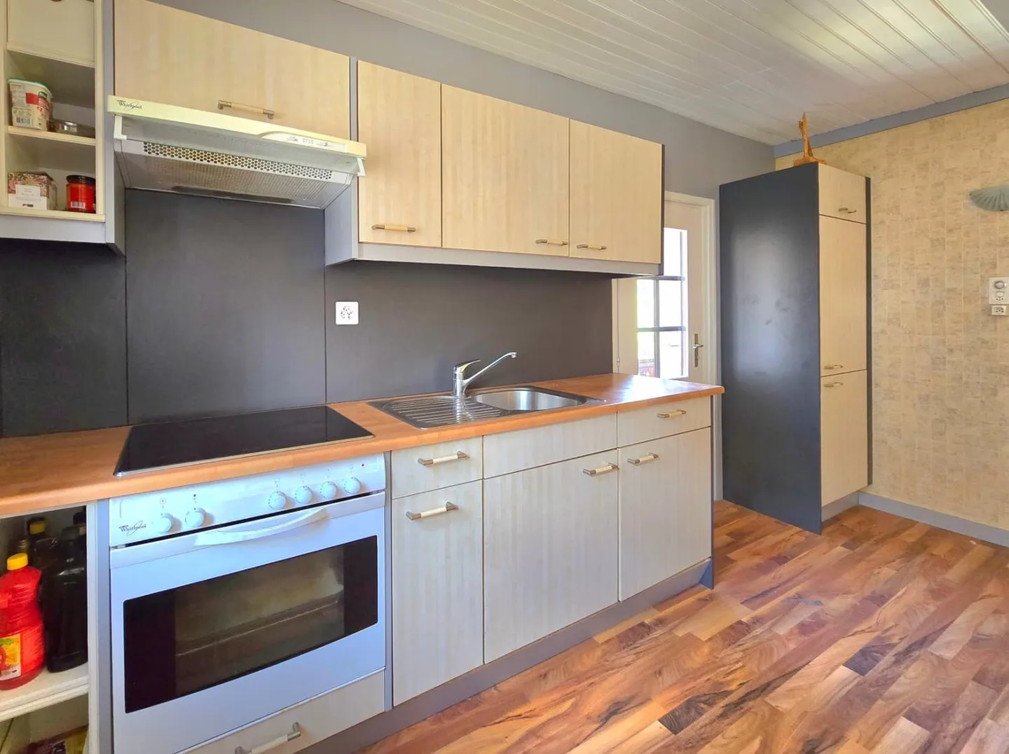 3.5 Room Apartment and Commercial Space with Potential for Conversion into a Duplex in Euseigne - Photo 6 of 27
