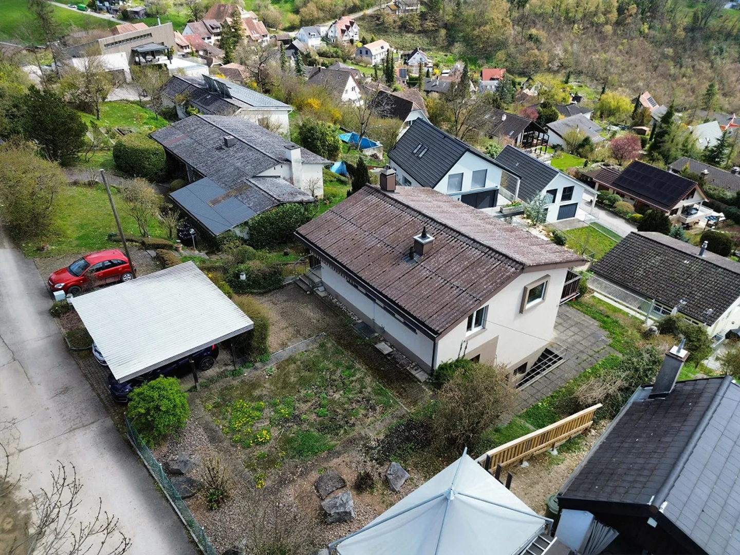 Maison individuelle de 4,5 pièces avec un grand potentiel de développement - Photo 1 sur 16