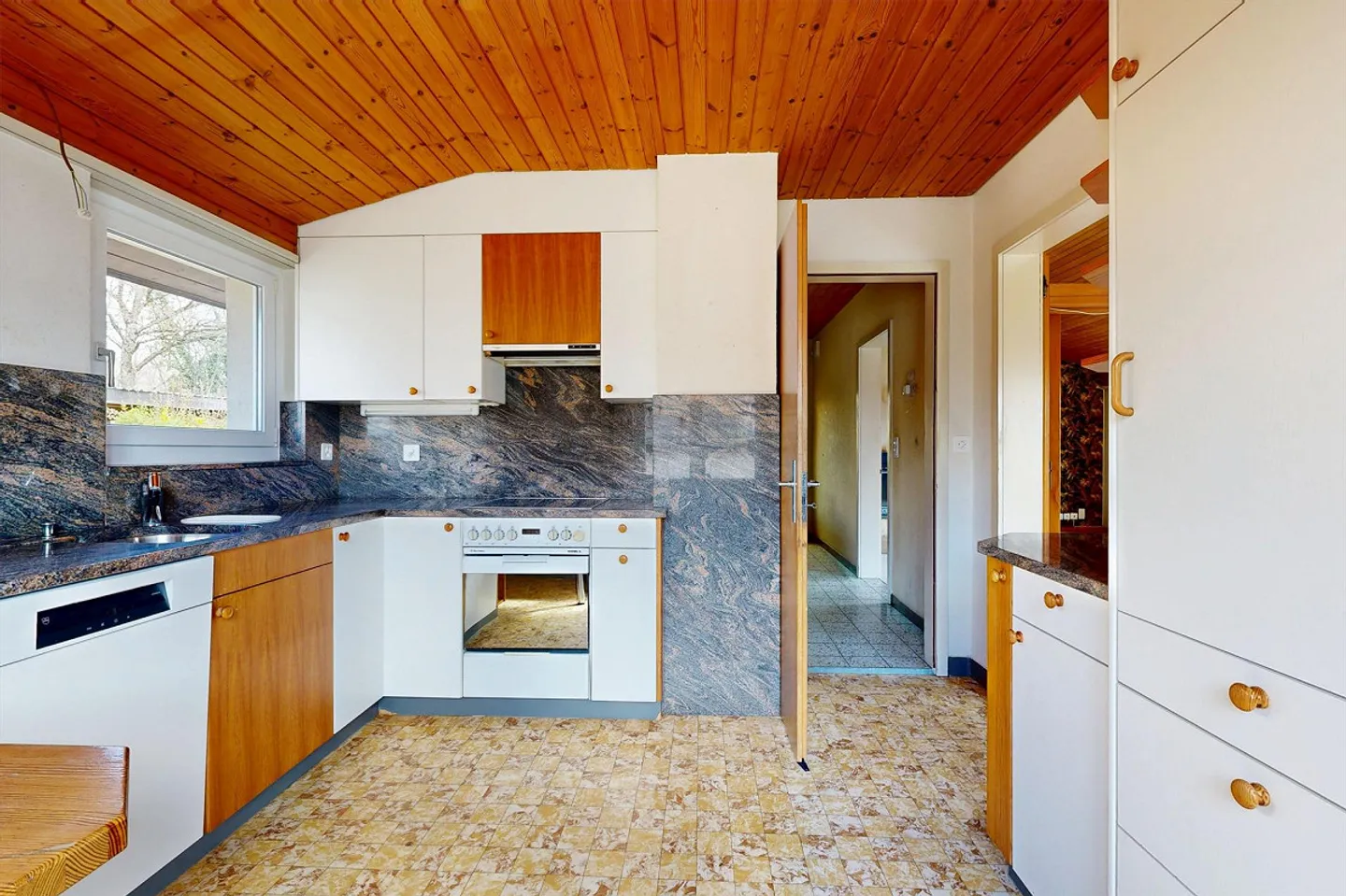 Maison individuelle de 4,5 pièces avec un grand potentiel de développement - Photo 5 sur 16