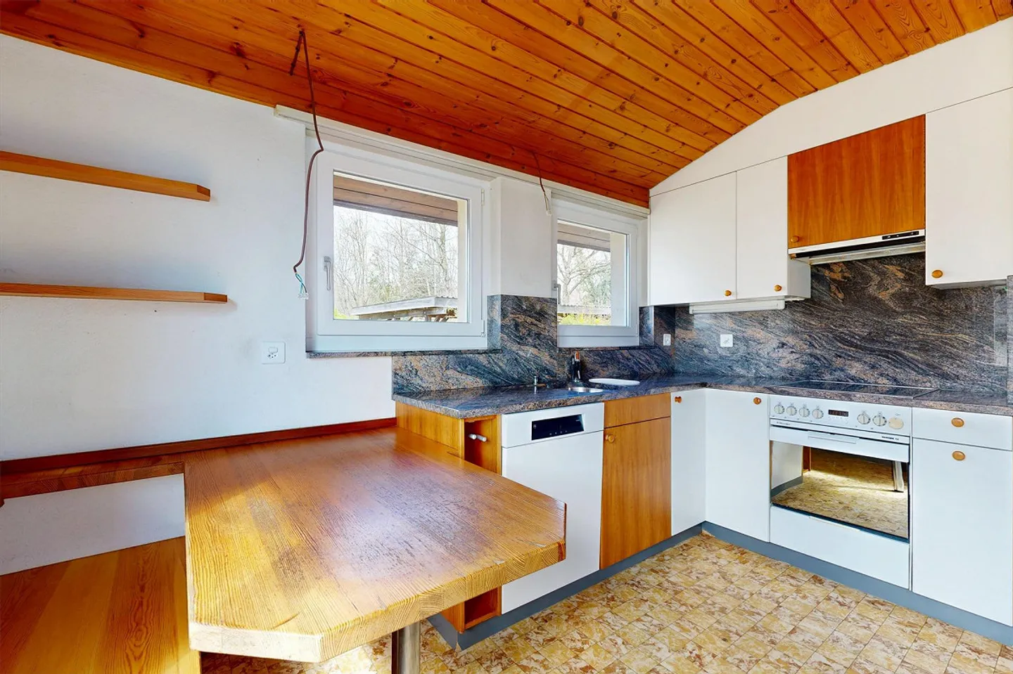 Maison individuelle de 4,5 pièces avec un grand potentiel de développement - Photo 6 sur 16