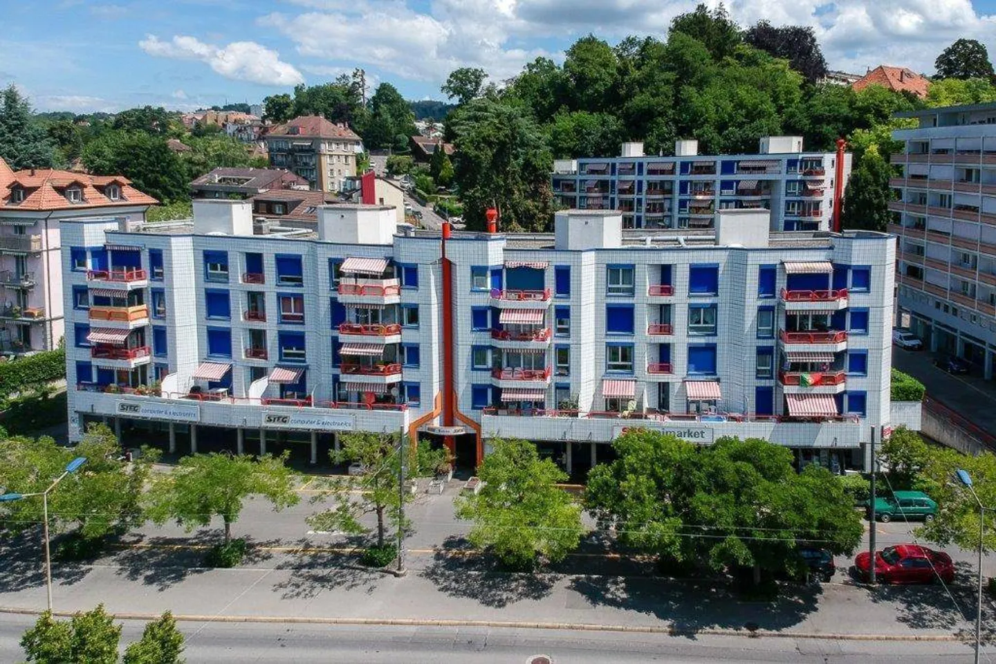 Fläche von etwa 396m2 ideal im Herzen von Renens gelegen - Foto 1 von 3