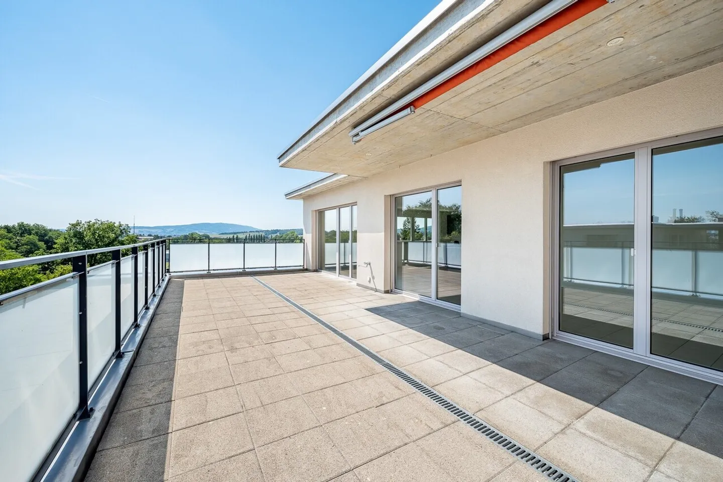 Traumhafte Attika-Wohnung mit Terrasse - Foto 3 von 13