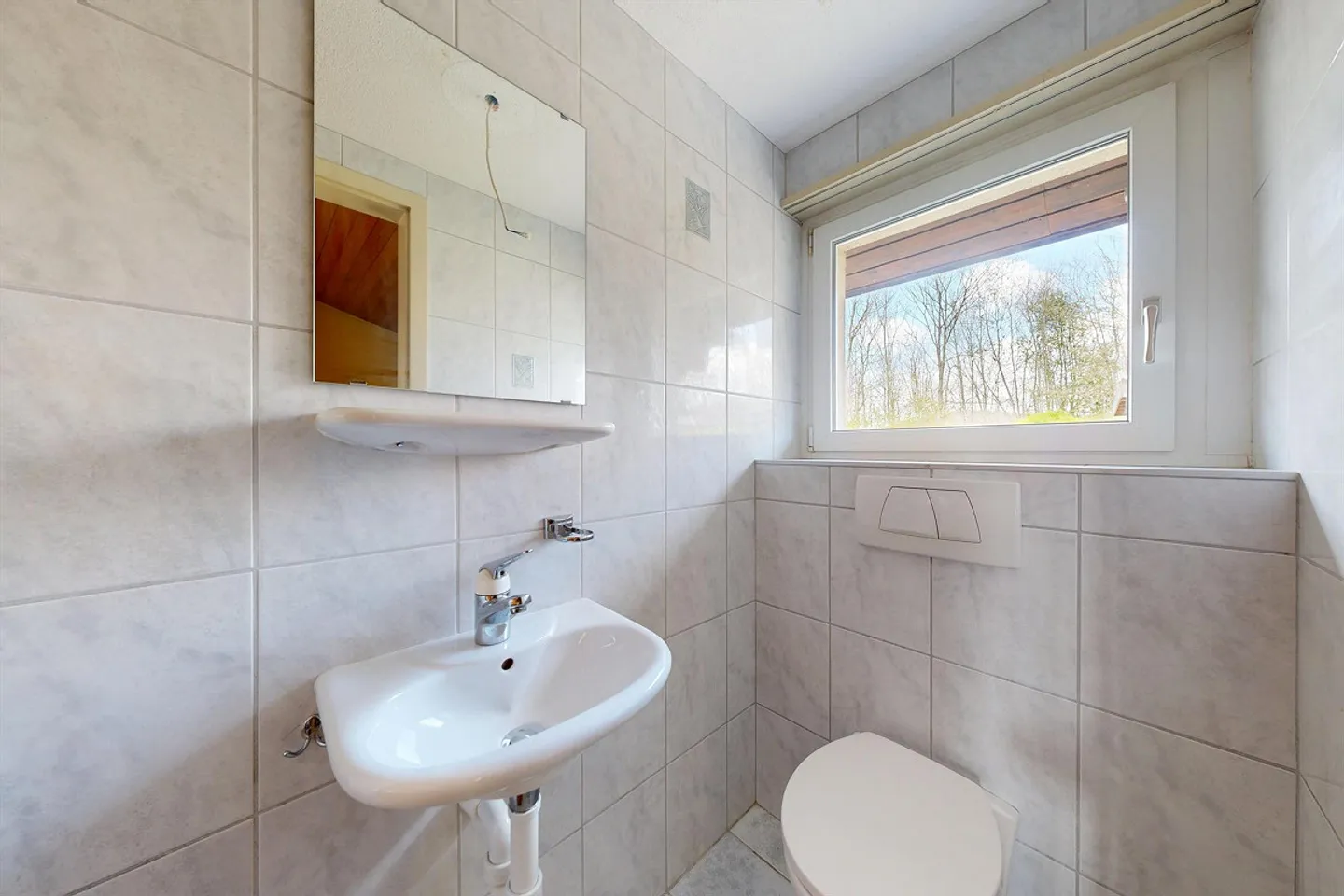 Maison individuelle de 4,5 pièces avec un grand potentiel de développement - Photo 11 sur 16