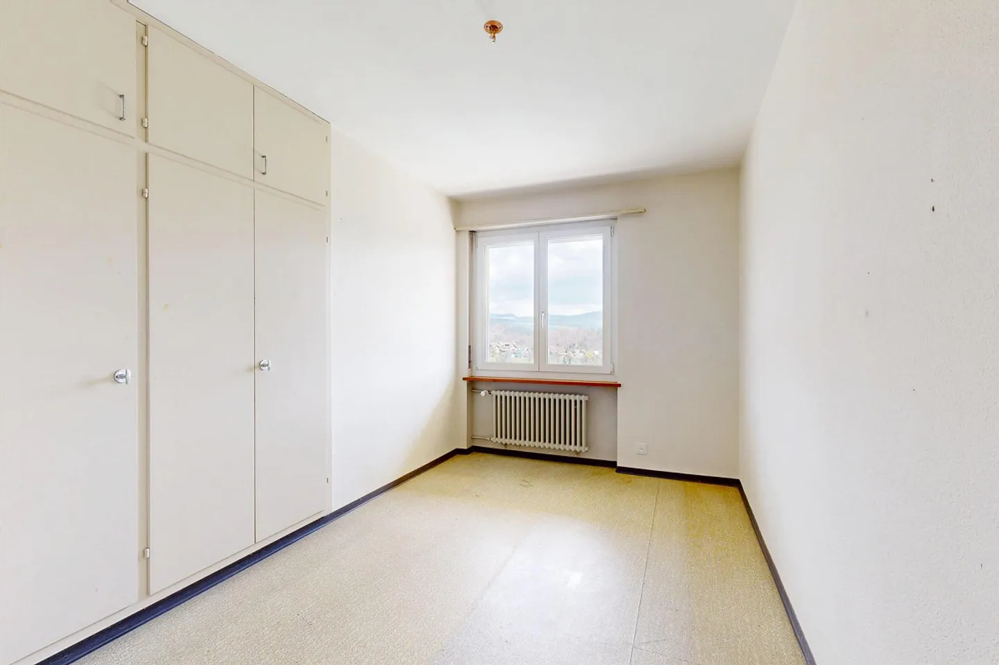 Maison individuelle de 4,5 pièces avec un grand potentiel de développement - Photo 7 sur 16