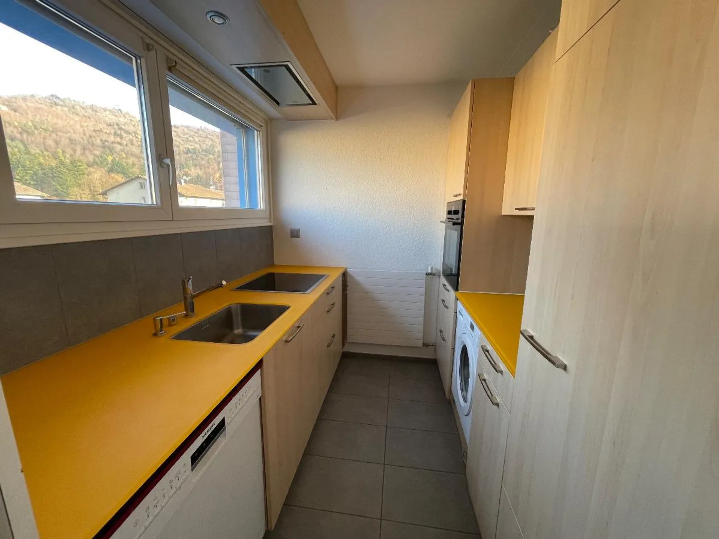 3.5 Room Apartment - Photo 3 of 5