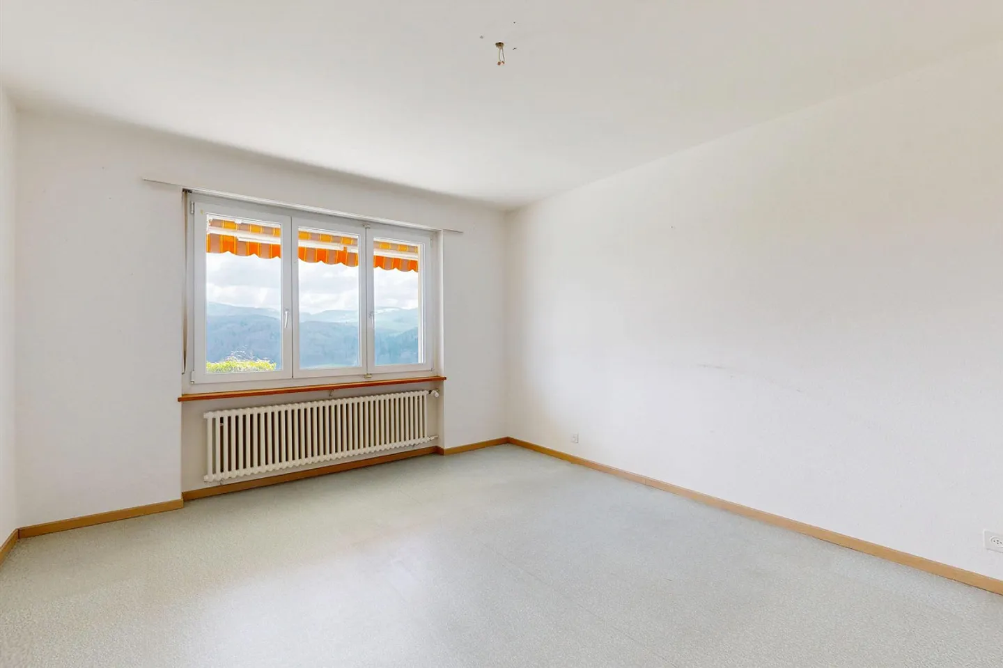Maison individuelle de 4,5 pièces avec un grand potentiel de développement - Photo 9 sur 16