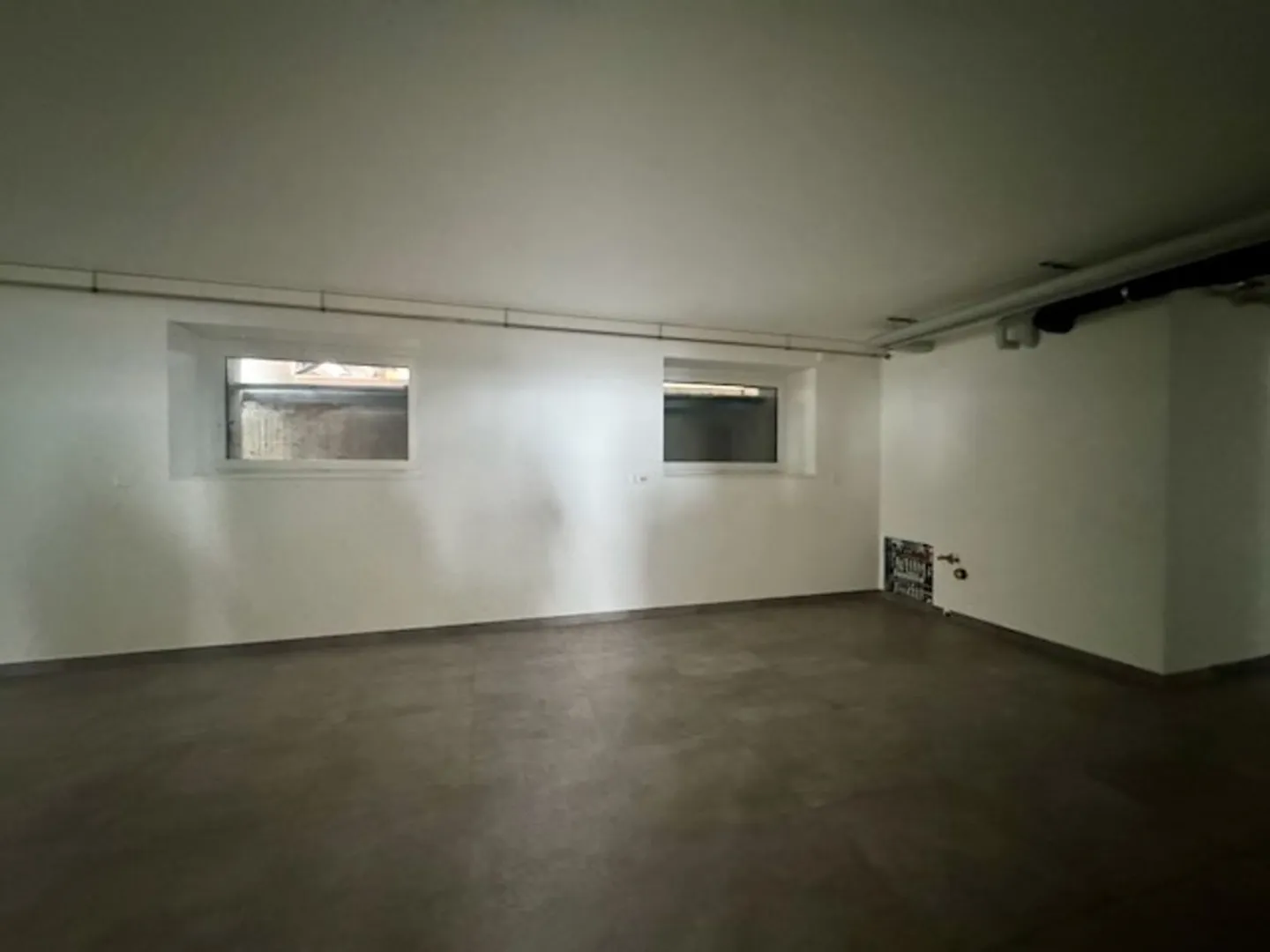 Commercial Space with Terrace - Photo 8 of 11