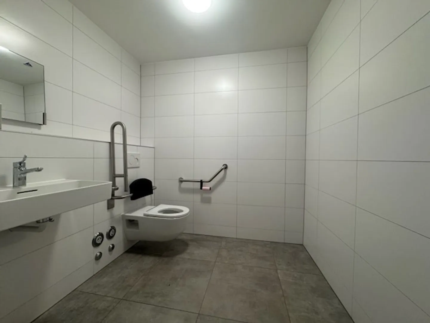 Commercial Space with Terrace - Photo 9 of 11