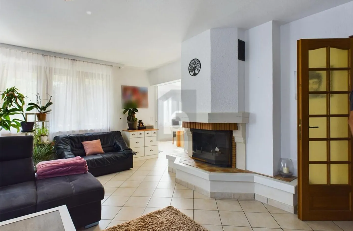 GERÄUMIGE VILLA MIT KAMIN UND GROSSEM GARTEN! - Foto 1 von 6