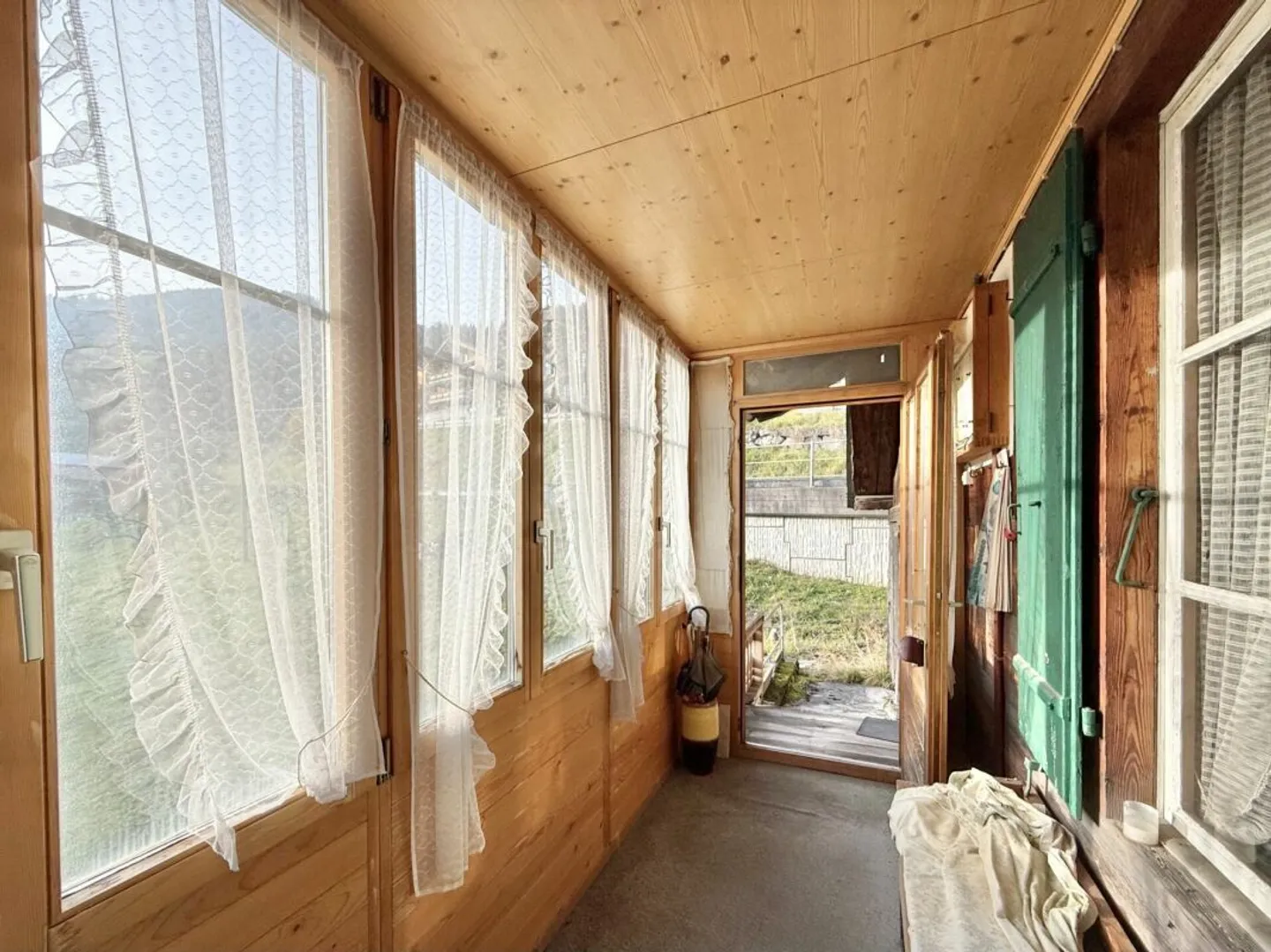 Chalet avec potentiel de rénovation - Photo 13 sur 16