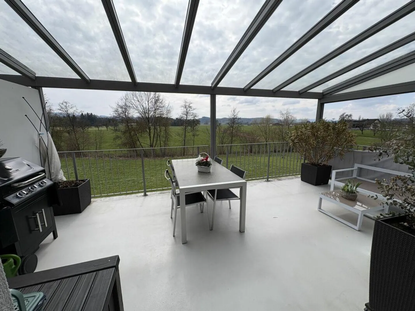 Idyllic living with a view of greenery - Photo 8 of 11